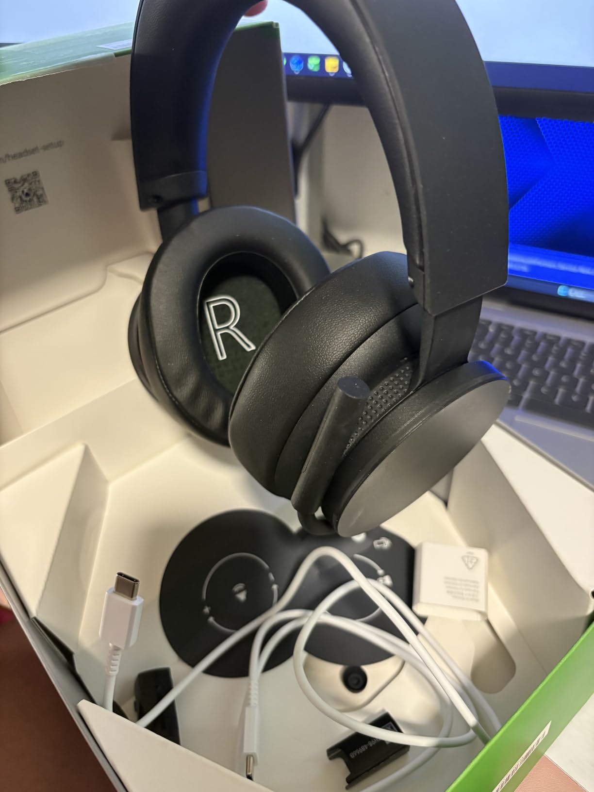 Xbox Wireless Gaming Headset | Carbon Black | Over Ear Headphones | Spatial Audio with Dolby Atmos | Consoles, PCs, TVs, Mobile, and More customer photo 2