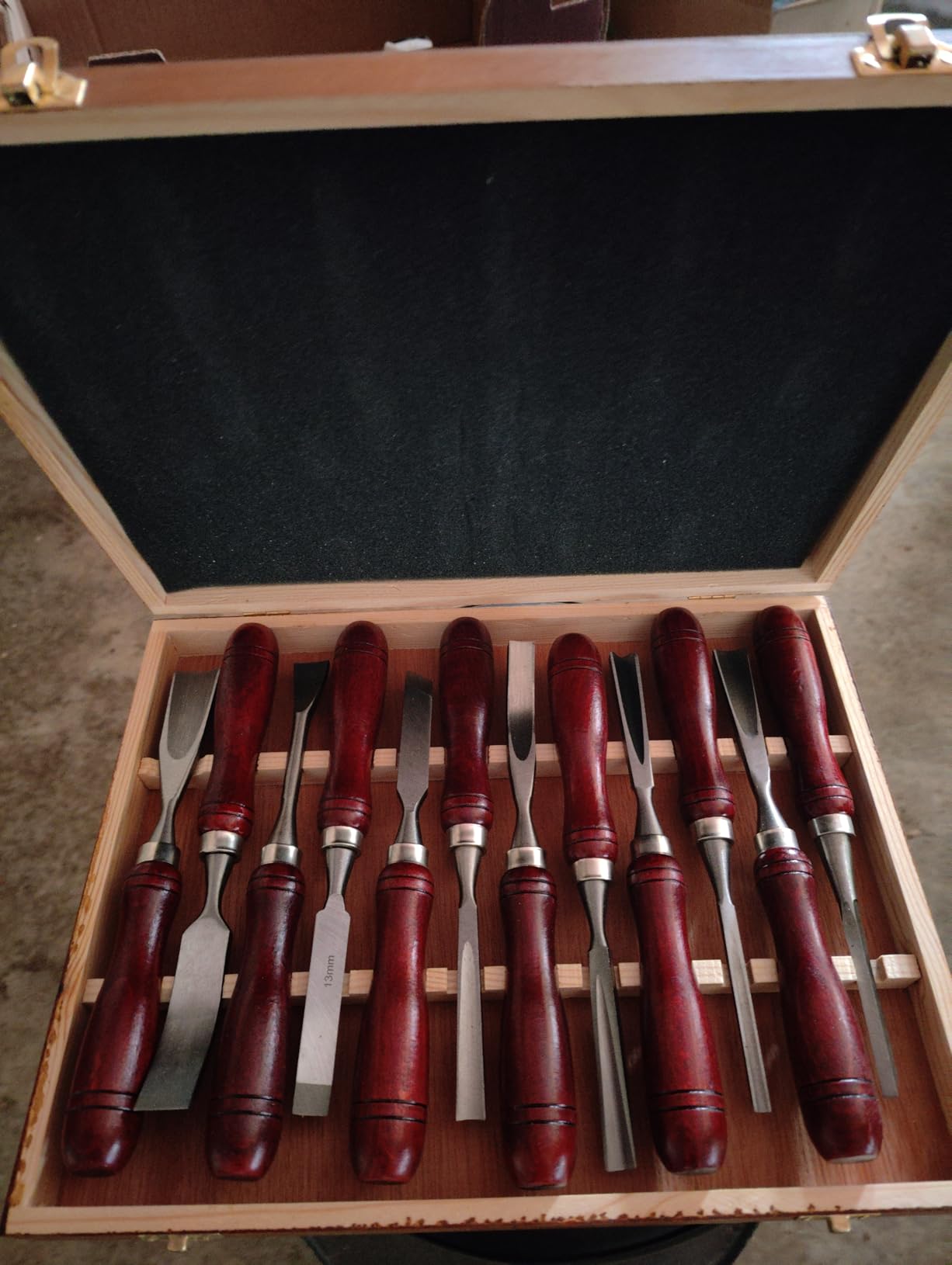 Covzoe 12 Pieces Wood Chisel Set, Woodworking Carving Tools with Wooden Box customer photo 1
