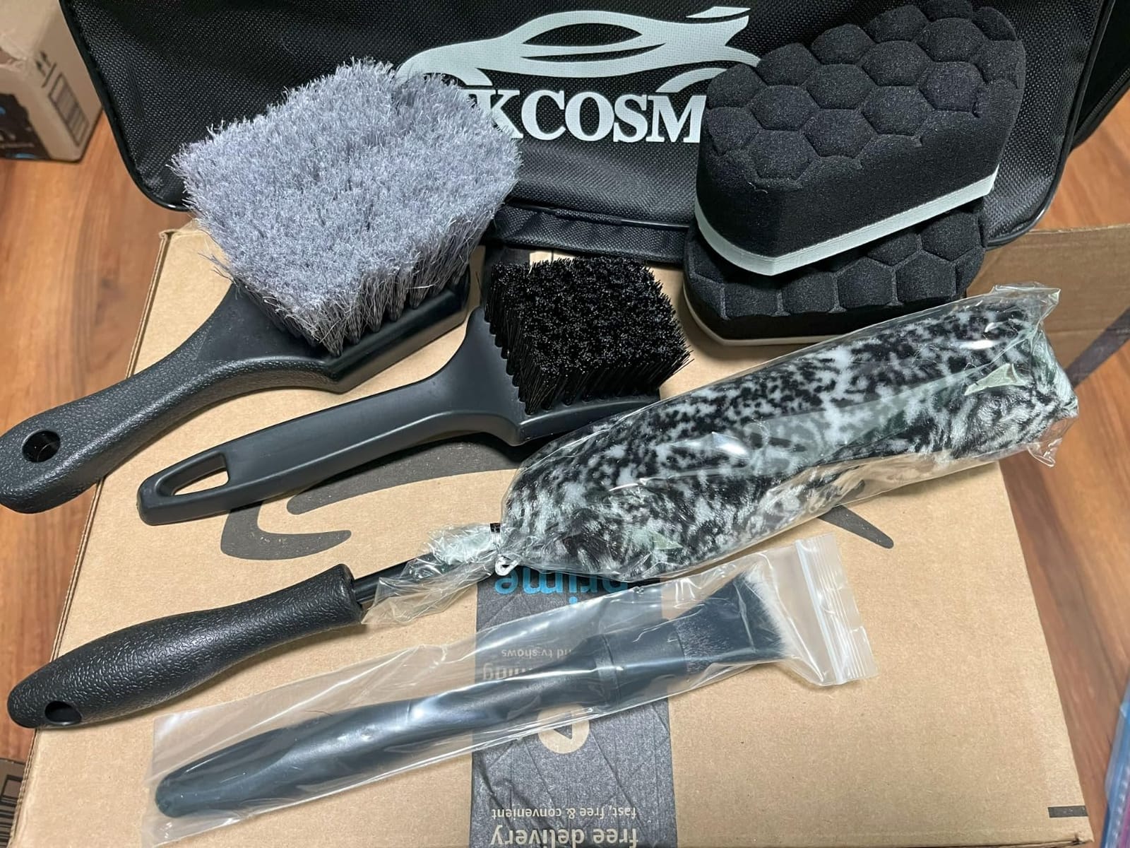 7Pcs Car Wheel Brush kit, Tire Brush, Wheel Cleaner Brush, Soft-bristled Rim Cleaner Brush, Tire Shine Applicator Pad, Car Detailing Brushes, Wheel Brushes for Cleaning Wheels,Tires customer photo 2