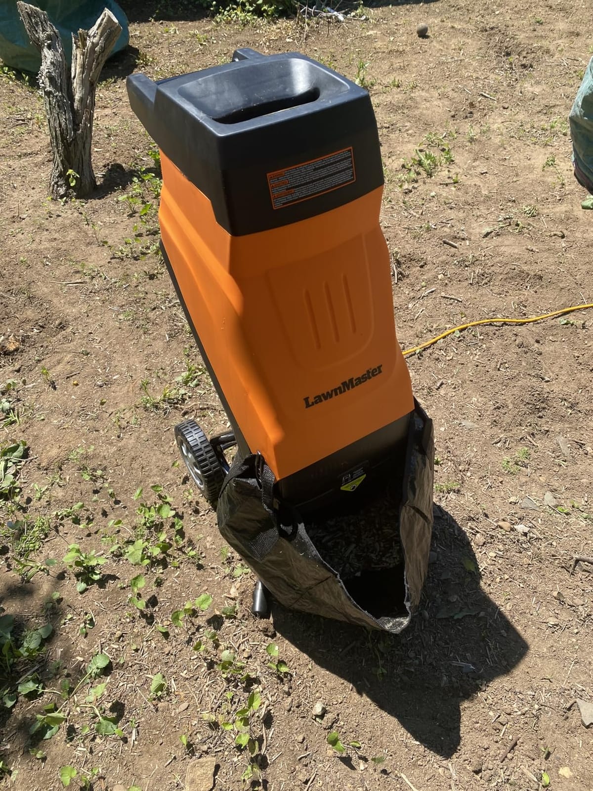 LawnMaster Electric Wood Chipper 1.8'' Cutting Diameter with Bag, FD1503 customer photo 1
