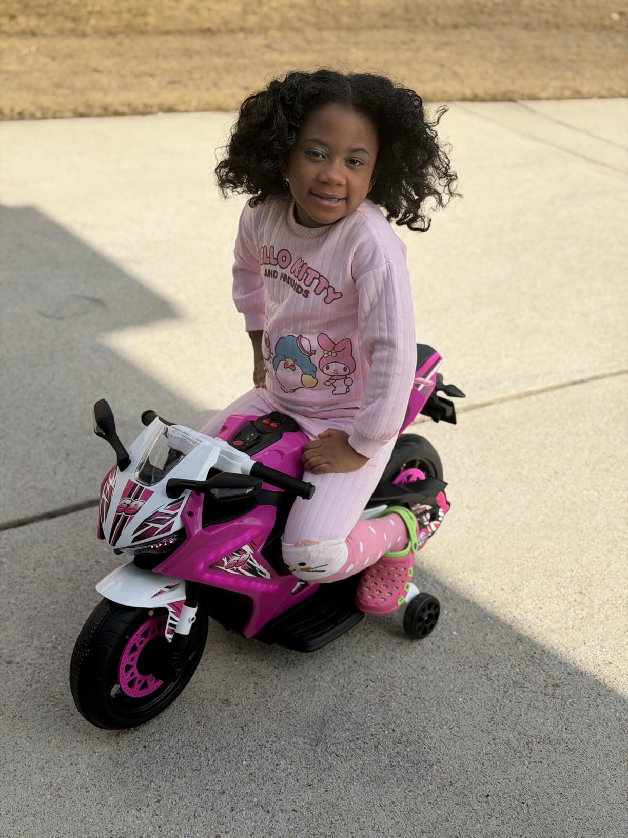Kid Trax 6V Glow Electric Toddler Kids Motorcycle - Toddler Bike, Indoor/Outdoor Toys, Durable, LED Headlights and Body Light, Realistc Sounds, Kids Ride On Toys, Max Weight 65lbs, Ages 3+, Blue customer photo 2