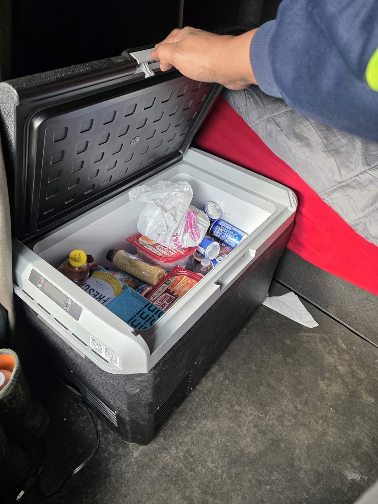 VEVOR 12 Volt Car Refrigerator, 100.4QT/95L Portable Car Fridge Dual Zone customer photo 1