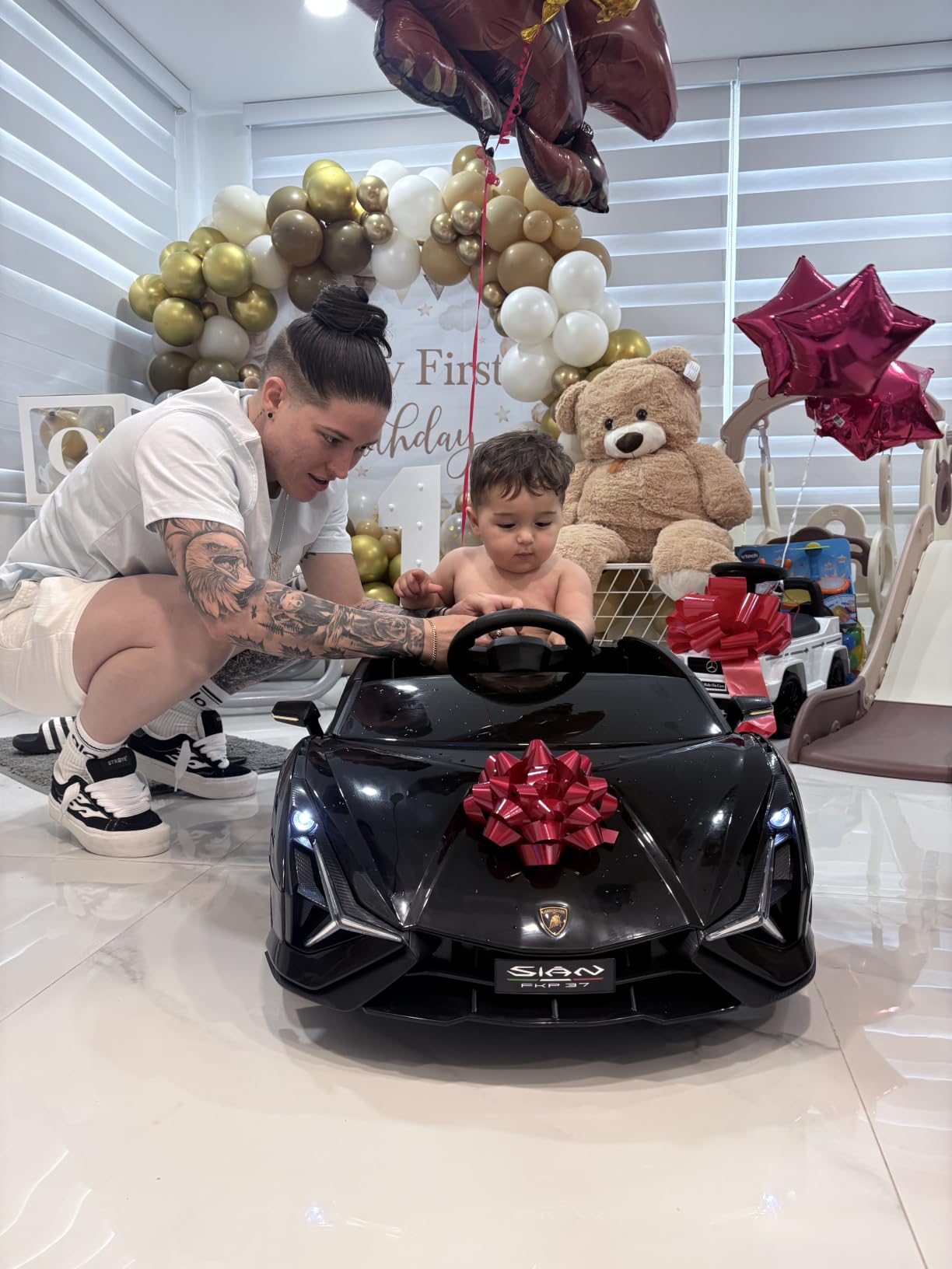 INFANS Licensed Lamborghini Sian Kids Ride on Car with Scissor Doors customer photo 2