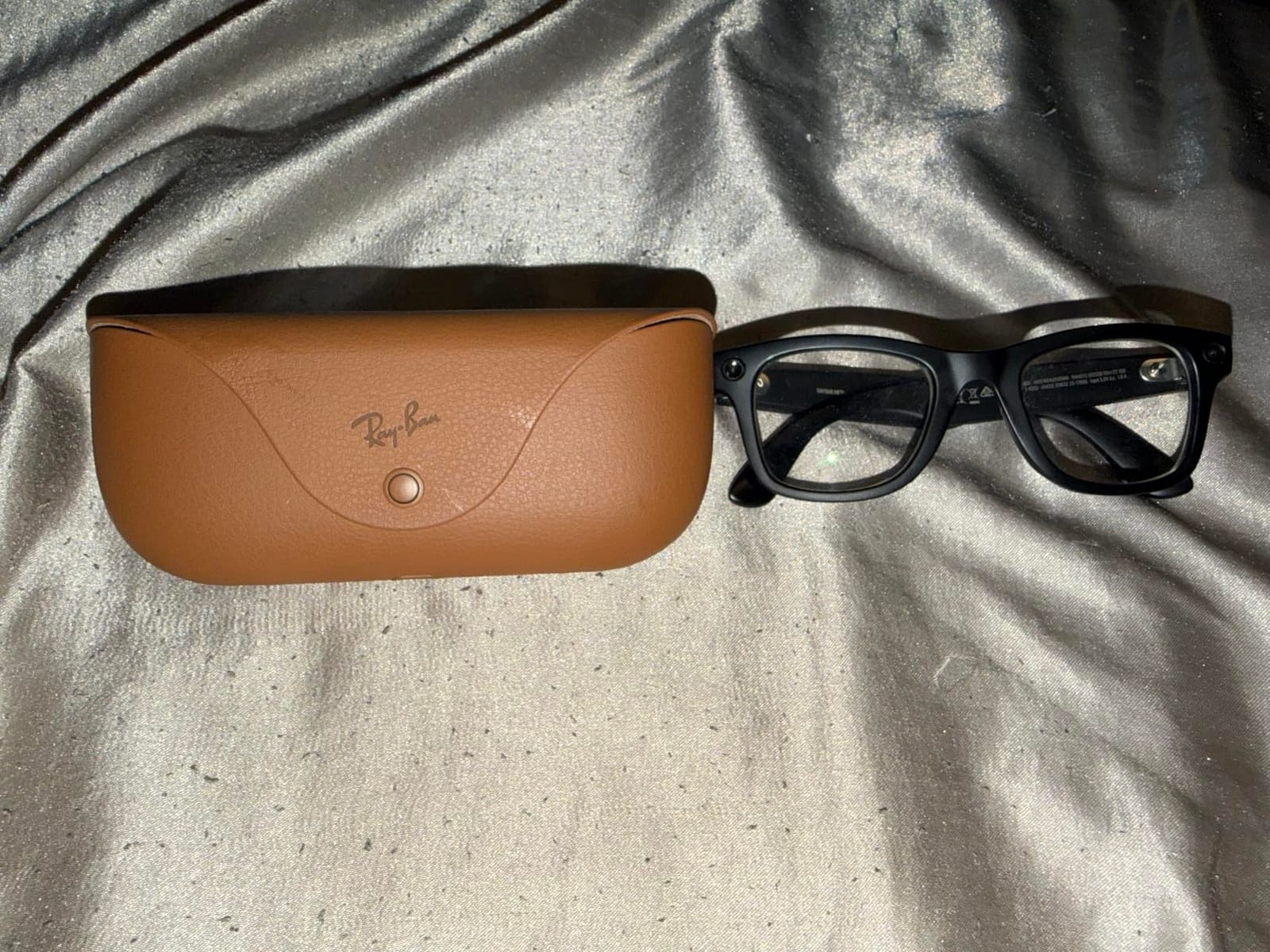 Meta Ray-Ban (Gen 2) Wayfarer Smart AI Glasses, Matte Black, Clear Lenses customer photo 2