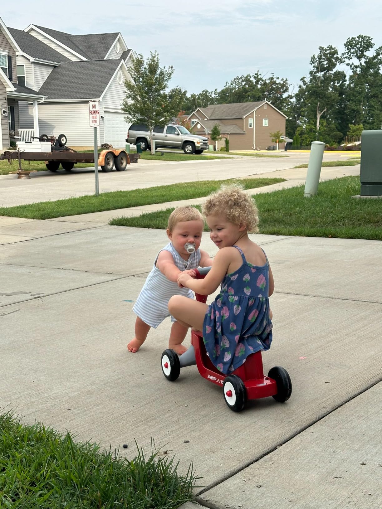 Radio Flyer Scoot 2 Scooter, Blue/Red/Pink, for Kids Ages 1-4, Ride On Toy or 4-Wheel Kids Scooter, Durable Wheels and Frame, Converts Easily with Flip Deck, Toddler Ride On Toys (Amazon Exclusive) customer photo 1