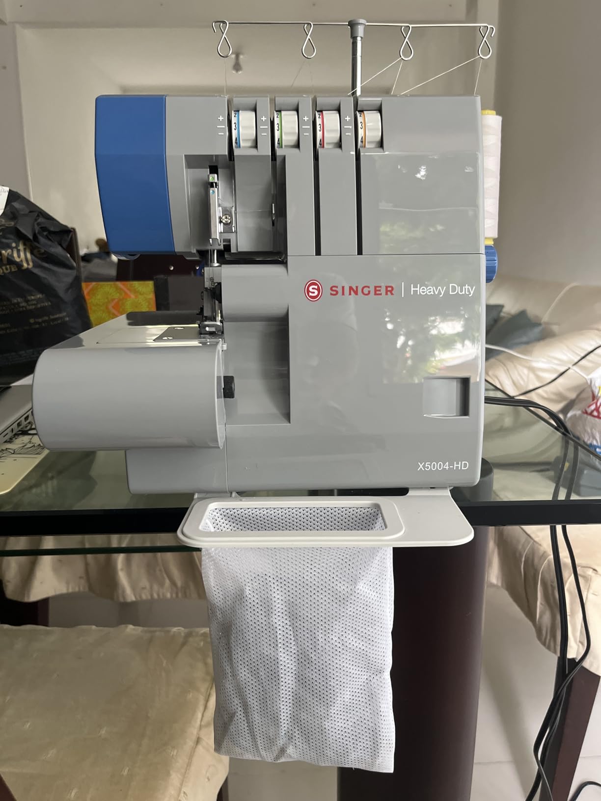 SINGER® HD0500S Heavy Duty Serger Overlock Machine, 2-3-4 Thread, Black | Accessories, 6 stitches, 1300 stitches/min, LED light, free arm , adjustable differential feed, metal frame, for home décor customer photo 2