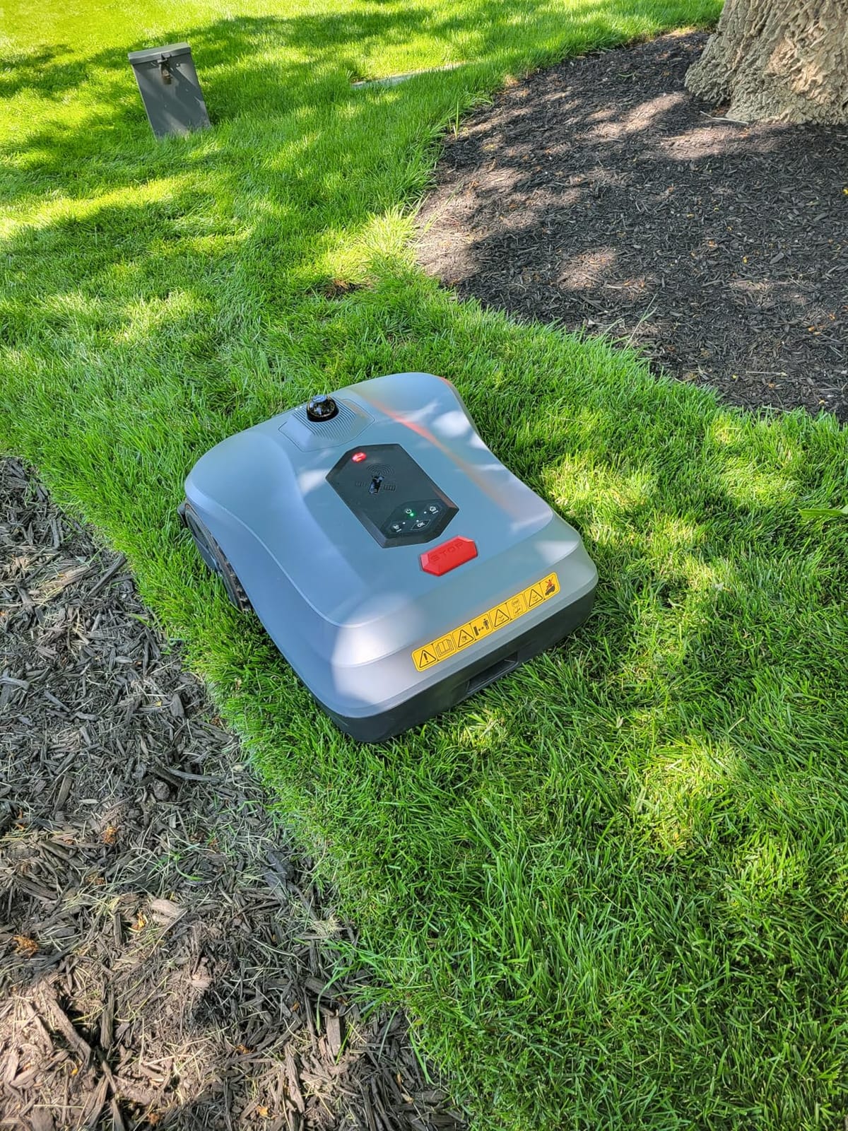 Neomow X2 Pro Auto-Mapping Robot Lawn Mower, Perimeter Wire Free for 1.5 Acres, 360° 3D LiDAR + Triple Vision AI Obstacle Avoidance, No RTK Antenna, IPX6, 4G App Control, GPS Anti-Theft, 17.5Ah customer photo 2
