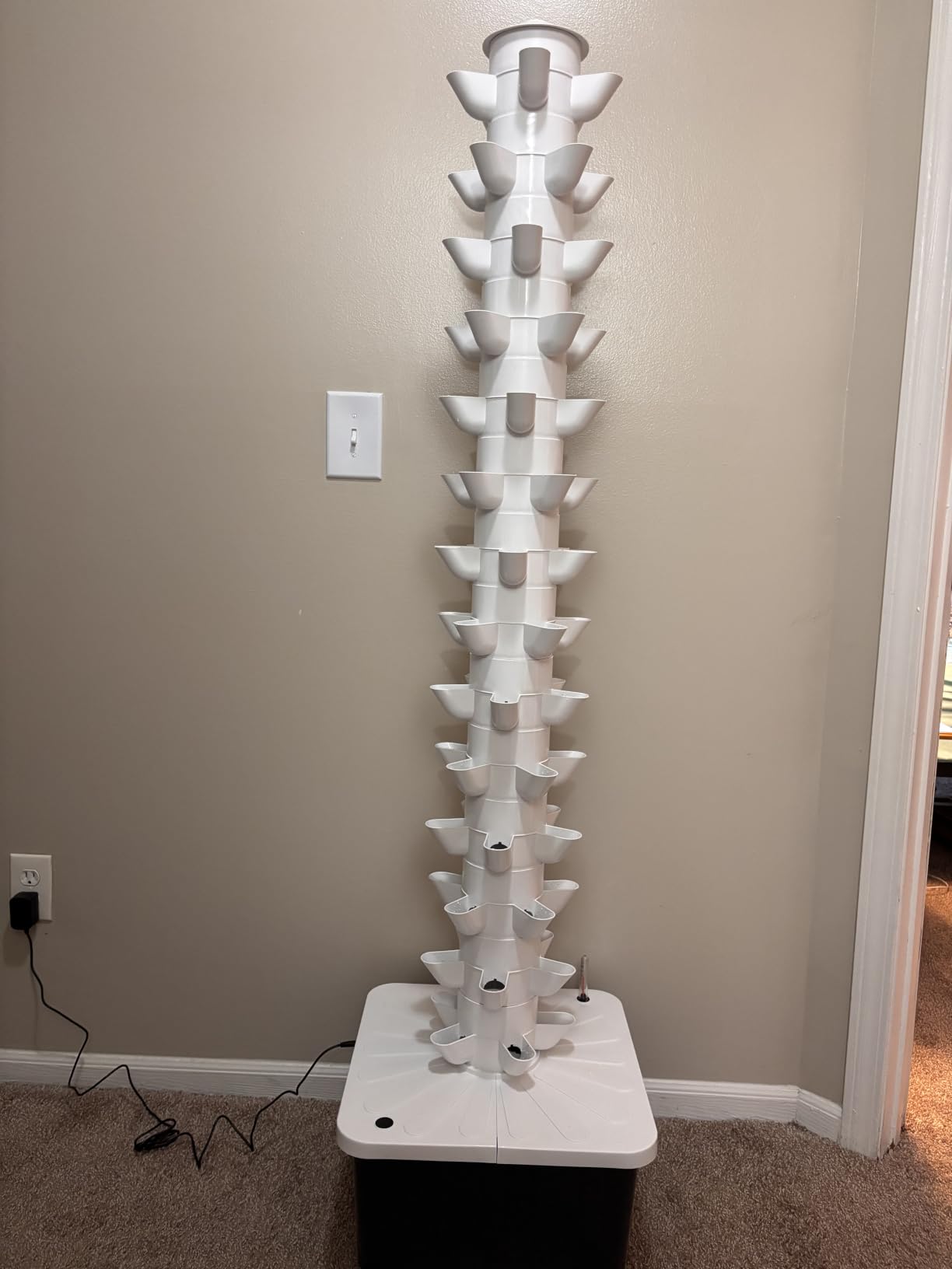 Hydroponic Tower, 14-Layer Hydroponics Growing System Kit with 70 Slots, Vertical Garden System with 20L Water Tank and Pump for Indoor Outdoor Home, Balcony & Patio customer photo 1