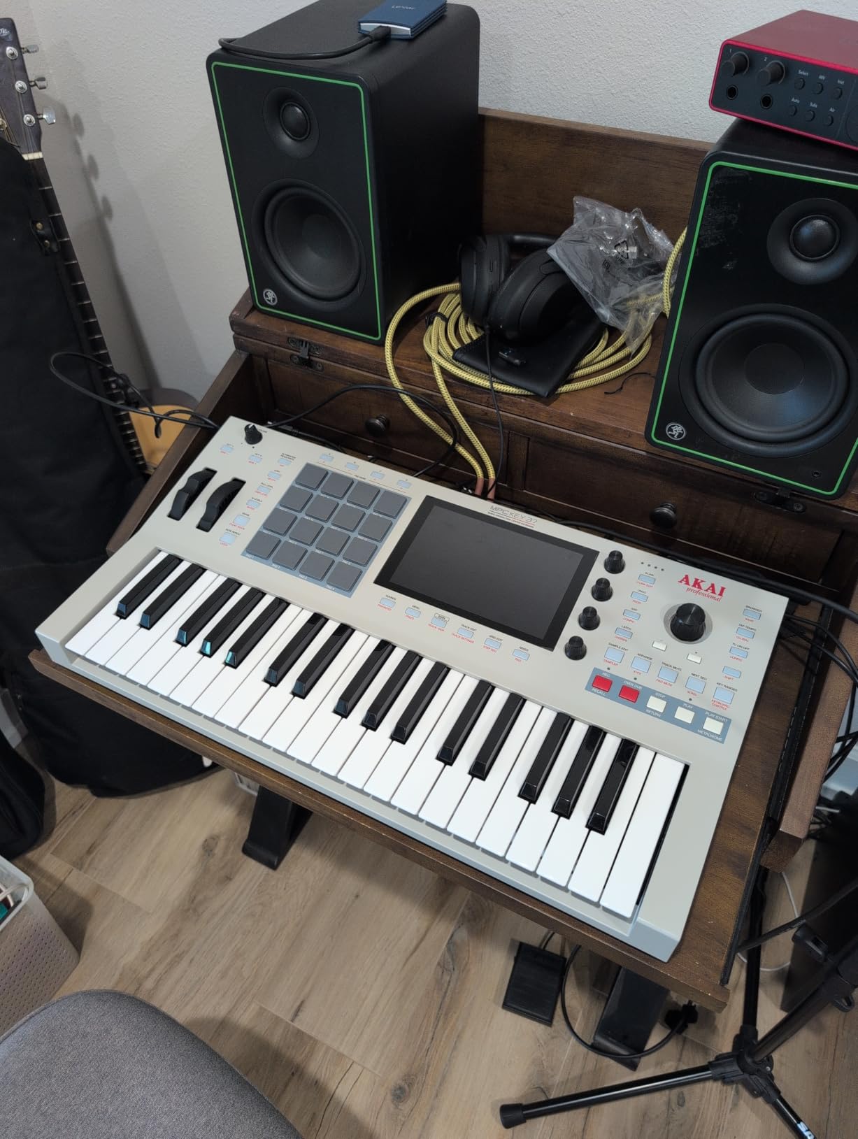 Akai Professional MPC Key 37 G2 Next-Gen Standalone Production Keyboard customer photo 1