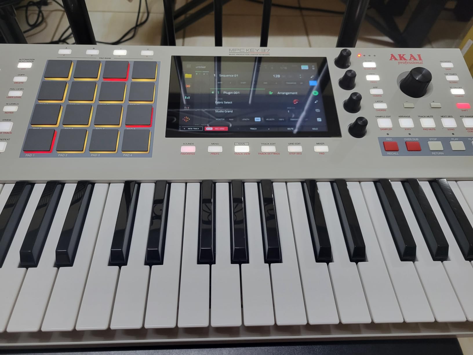 Akai Professional MPC Key 37 G2 Next-Gen Standalone Production Keyboard customer photo 2