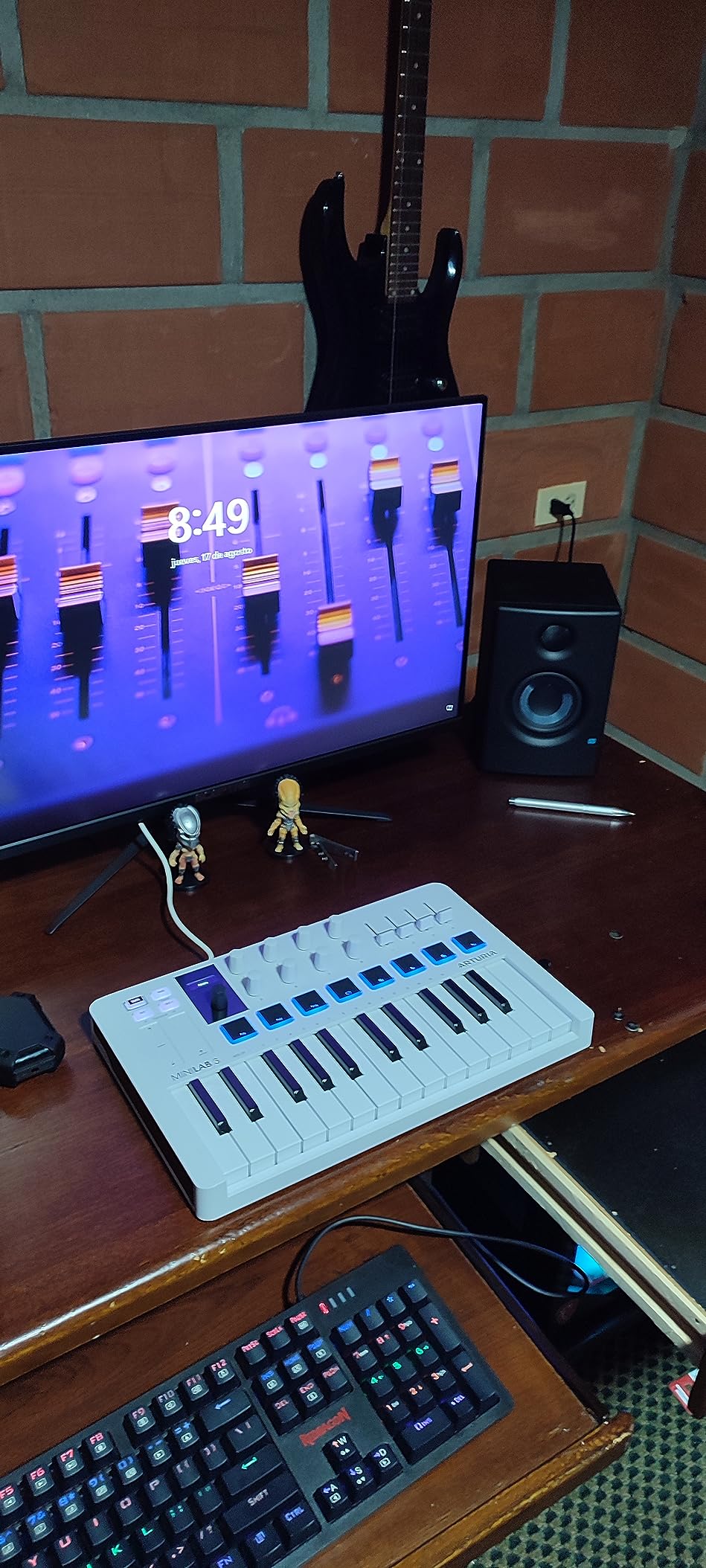Arturia MiniLab 37 MIDI Keyboard Controller customer photo 2