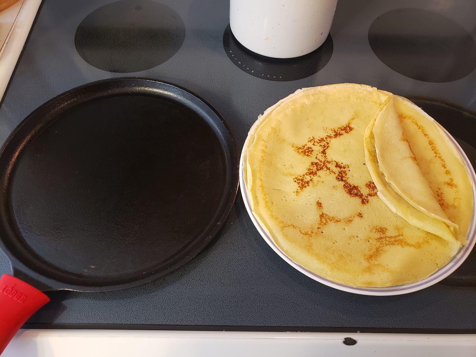Lodge Round Seasoned Cast Iron Griddle, PFAS-Free, 10.5 Inches customer photo 2