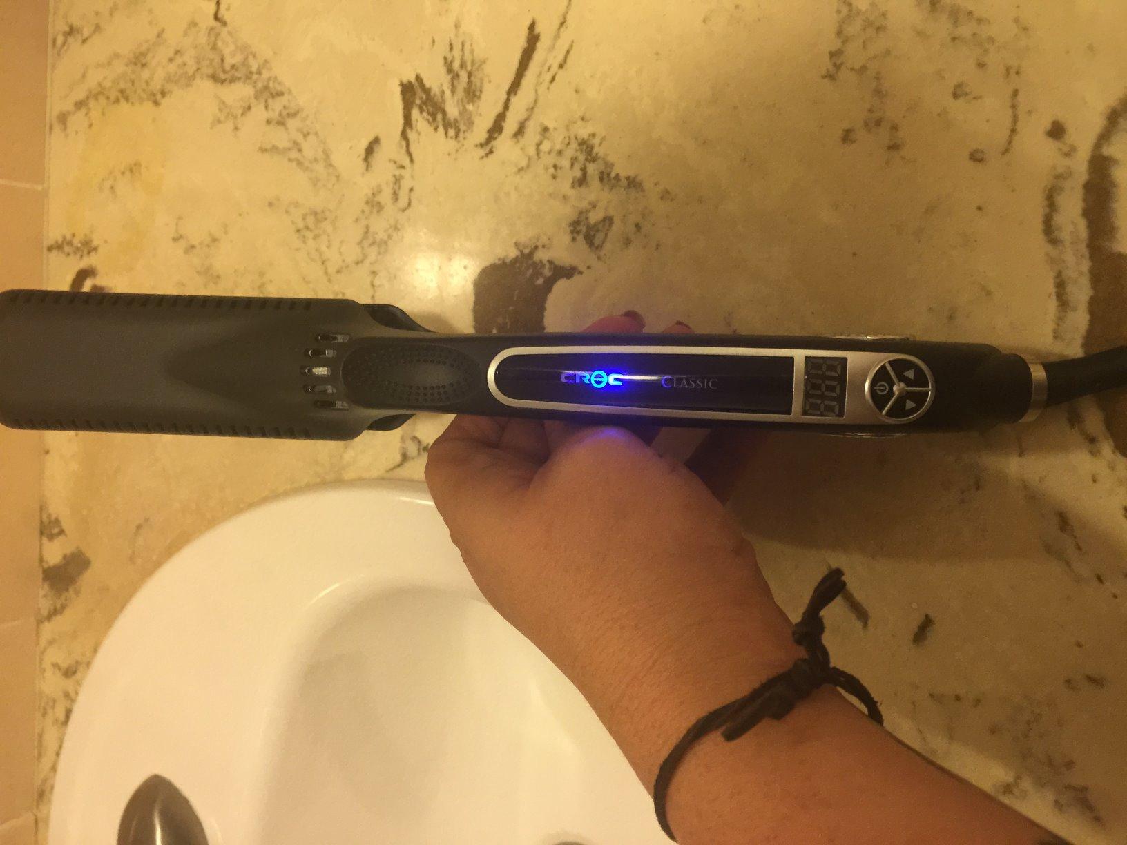 Croc Classic Silver Titanium Flat Iron Hair Straightener, 1.5 Inch customer photo 1