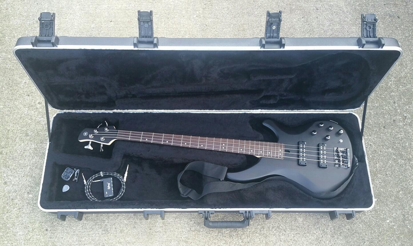 SKB Injection molded Strat/TeleFlight Case - TSA Latches, w/wheels customer photo 1