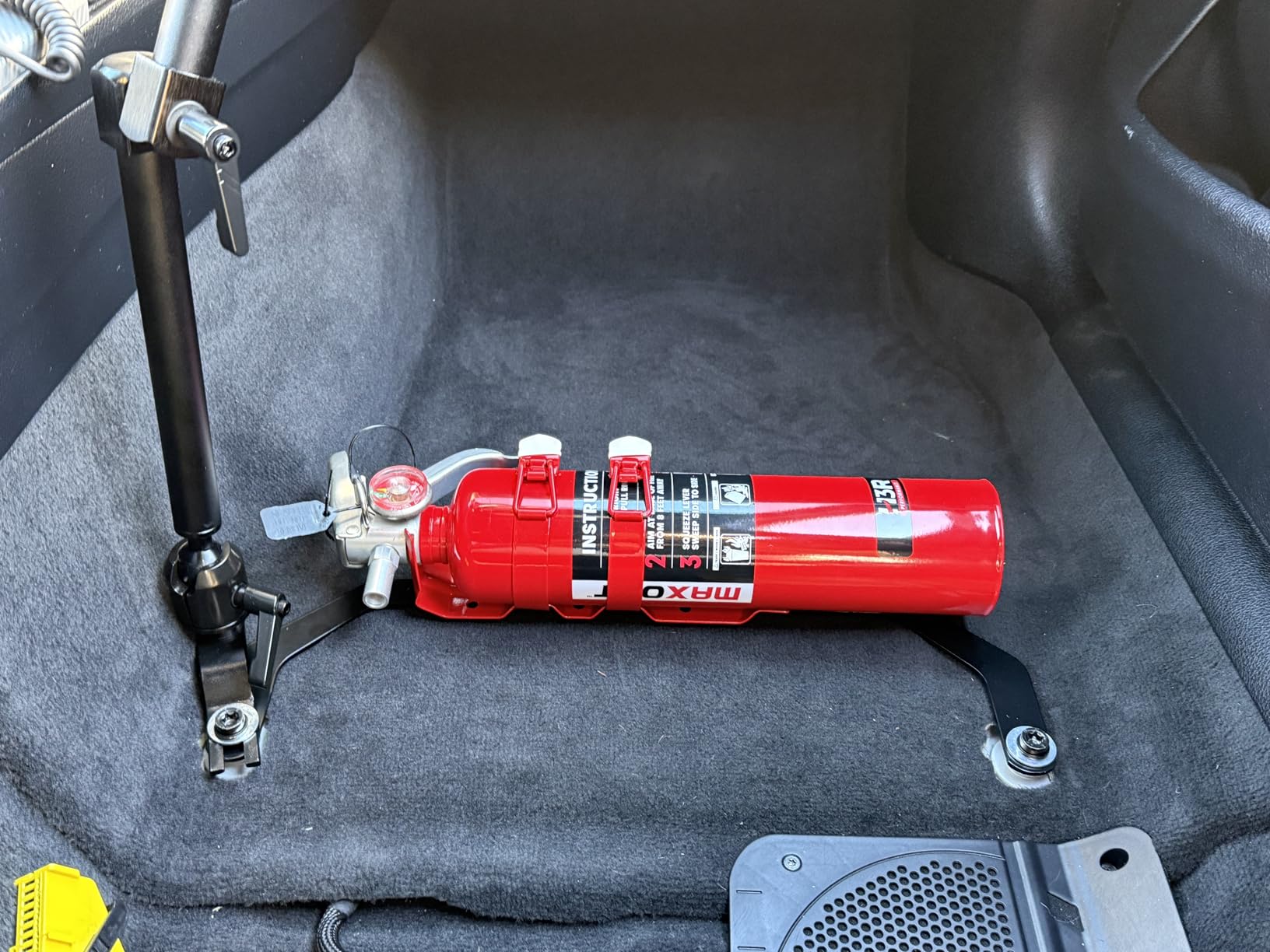 MaxOut ABC Fire Extinguisher for Vehicle, Marine & Home Safety | Car, Truck, Off-Road, UTV, RV, Boat | Refillable Dry Chemical | Mounting Bracket | UL Listed, USCG Approved | 2.5 lbs Black customer photo 1
