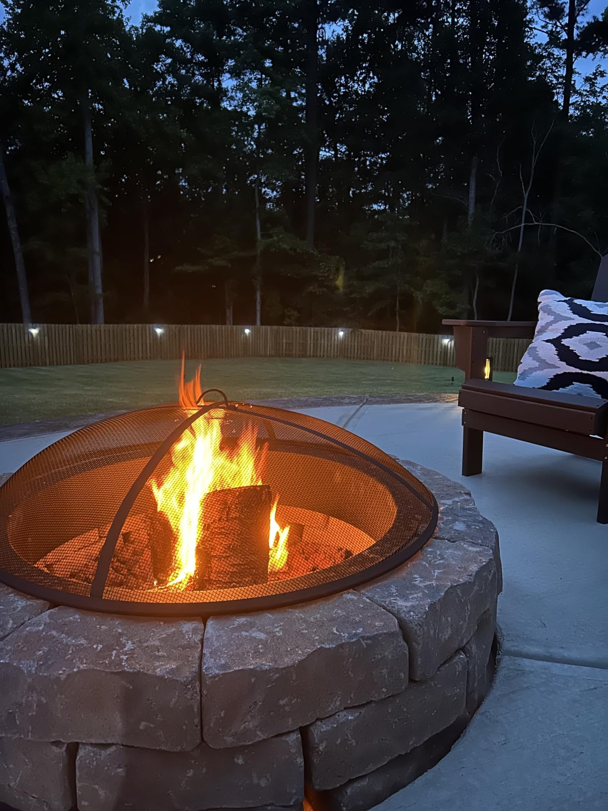 Sunnydaze Heavy Duty Steel Metal Mesh Fire Pit Screen, Round, 36