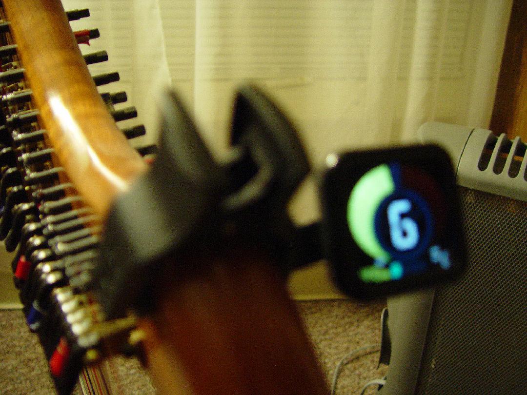 KLIQ UberTuner Clip On Guitar Tuner -Black customer photo 2