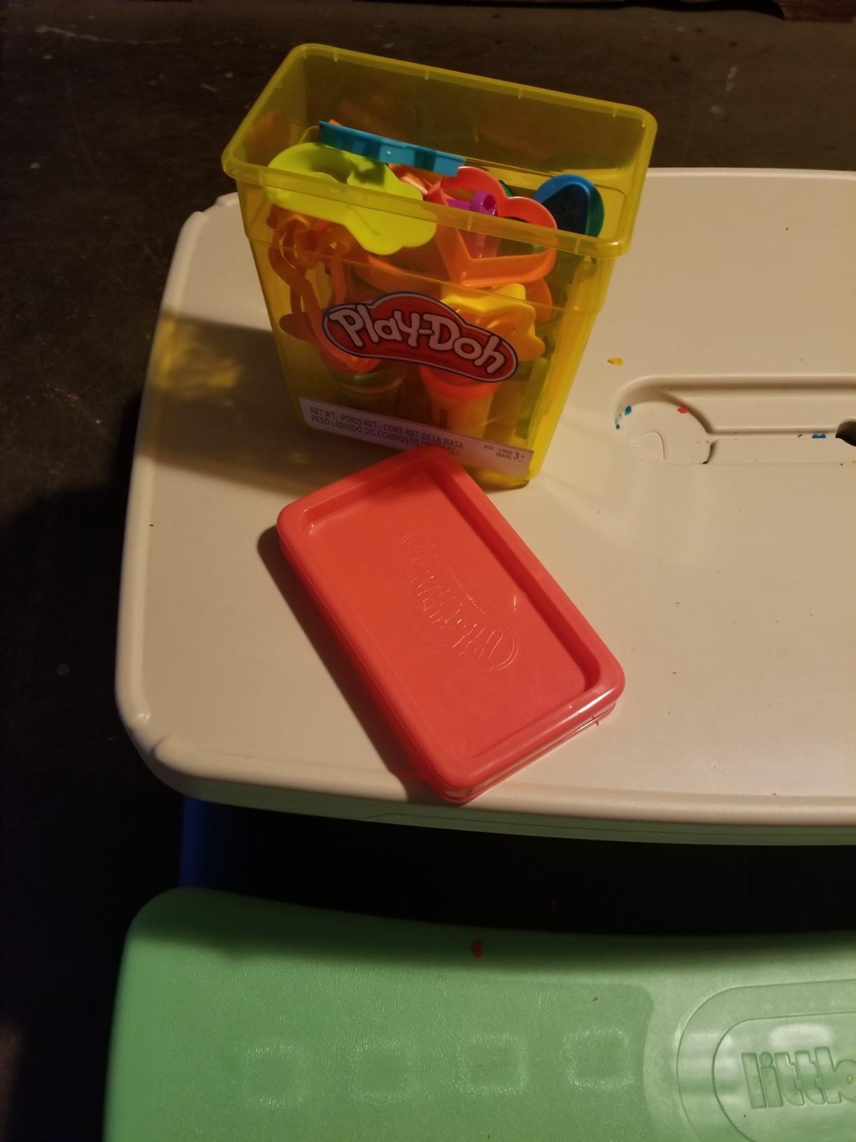 Play-Doh Fun Tub Set, 19 Accessories & Reusable Storage Container, Preschool Toys, Kids Arts & Crafts, Back to School Gifts, Ages 3+ (Amazon Exclusive) customer photo 2