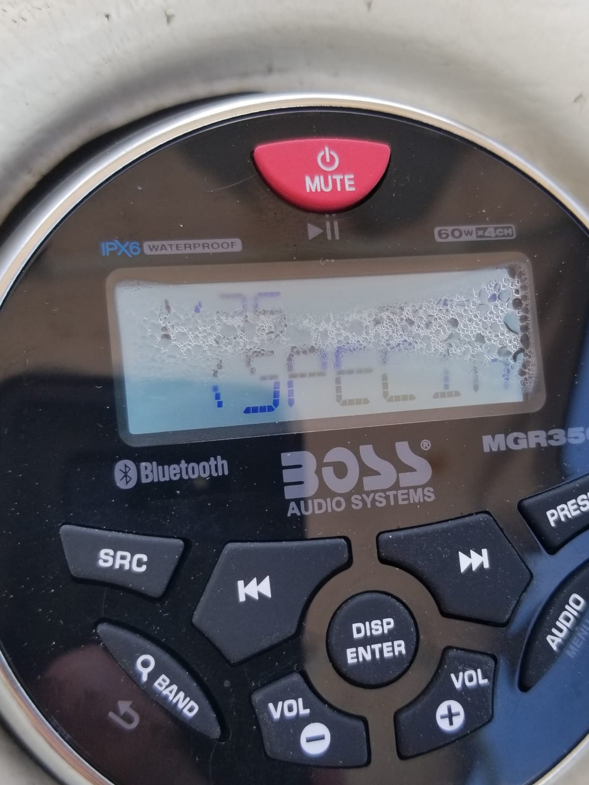 BOSS Audio Systems MGR350B Amplified Bluetooth Boat Gauge Receiver, No DVD customer photo 2
