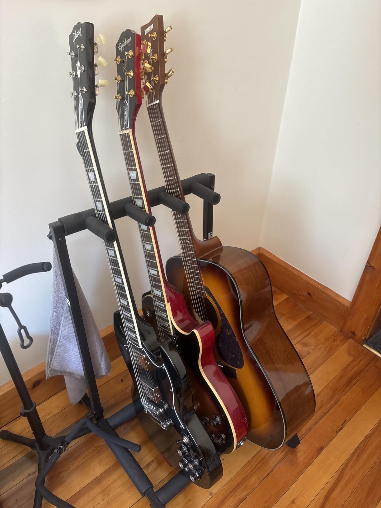 Gator Rok-It Multi Guitar Stand Rack with Folding Design, Holds up to 5 Electric or Acoustic Guitars (RI-GTR-RACK5) customer photo 2