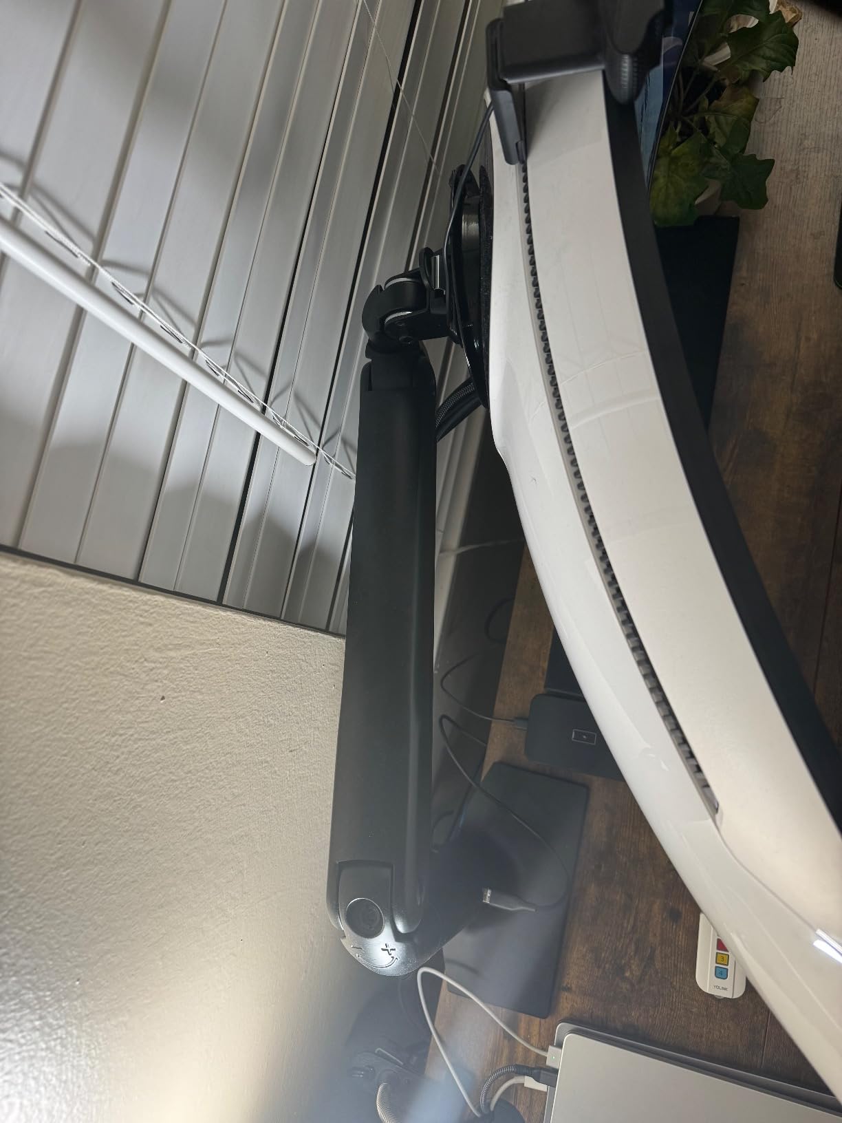VIVO Premium Aluminum Height Adjustable Single Monitor Articulating Desk Mount Stand w/Gas Spring Arm Fits up to 32