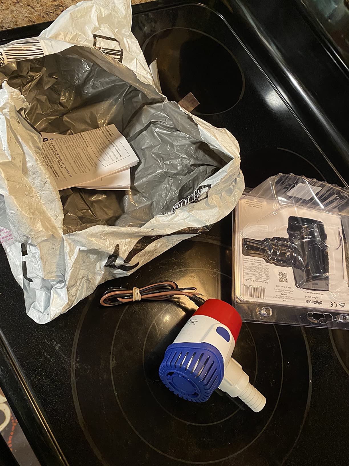 Rule 25DA, Standard Bilge Pump, Non-Auto, Submersible,500 GPH, 12V customer photo 2