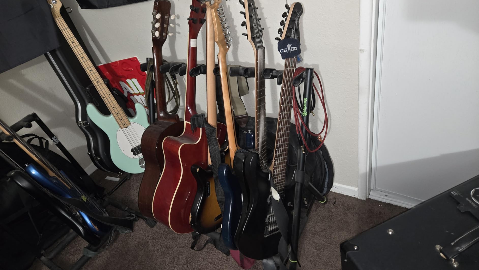 Gravity VARI-G 7 Guitar Rack for 7 Instruments (GGSMG07), black customer photo 1