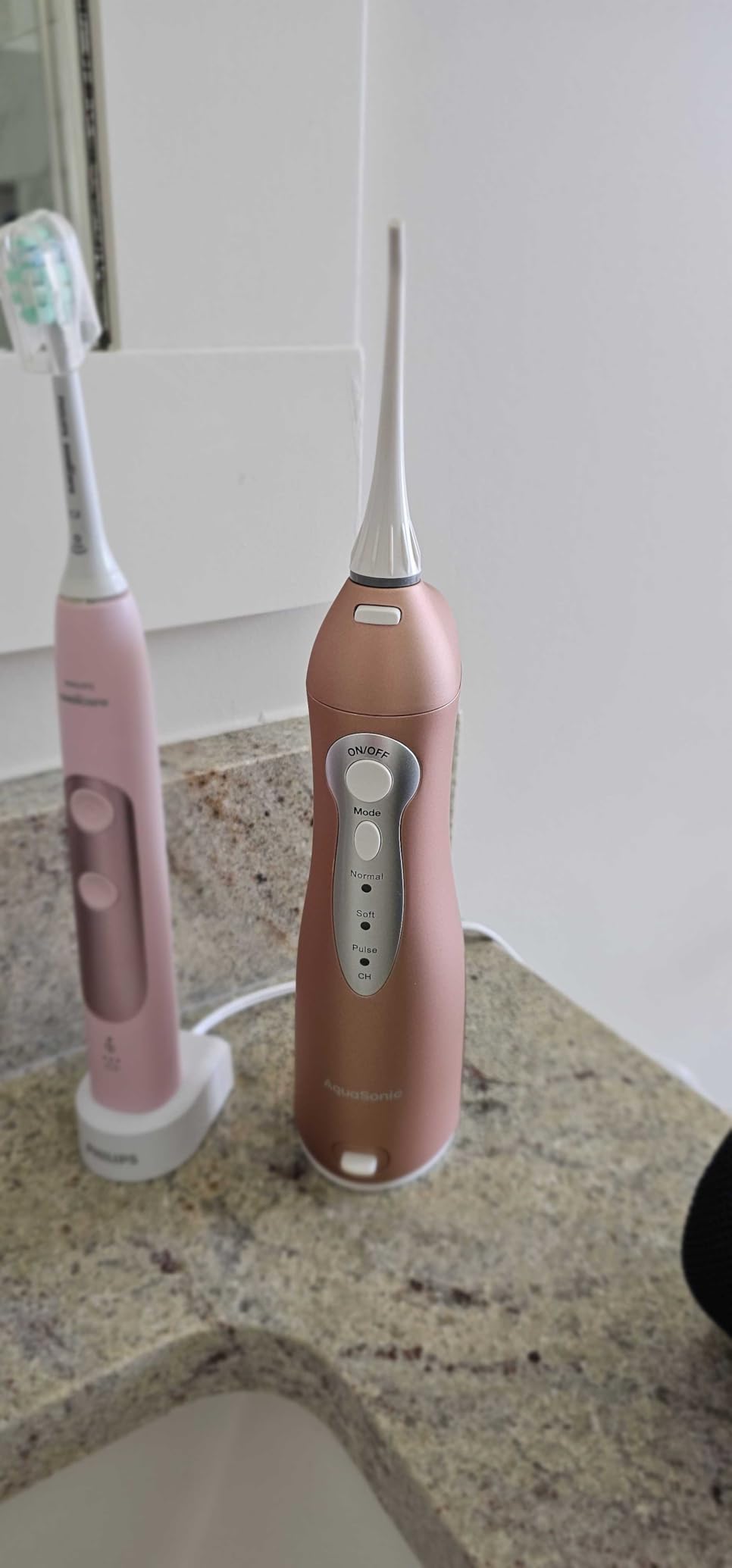 AquaSonic Aqua Flosser customer photo 2