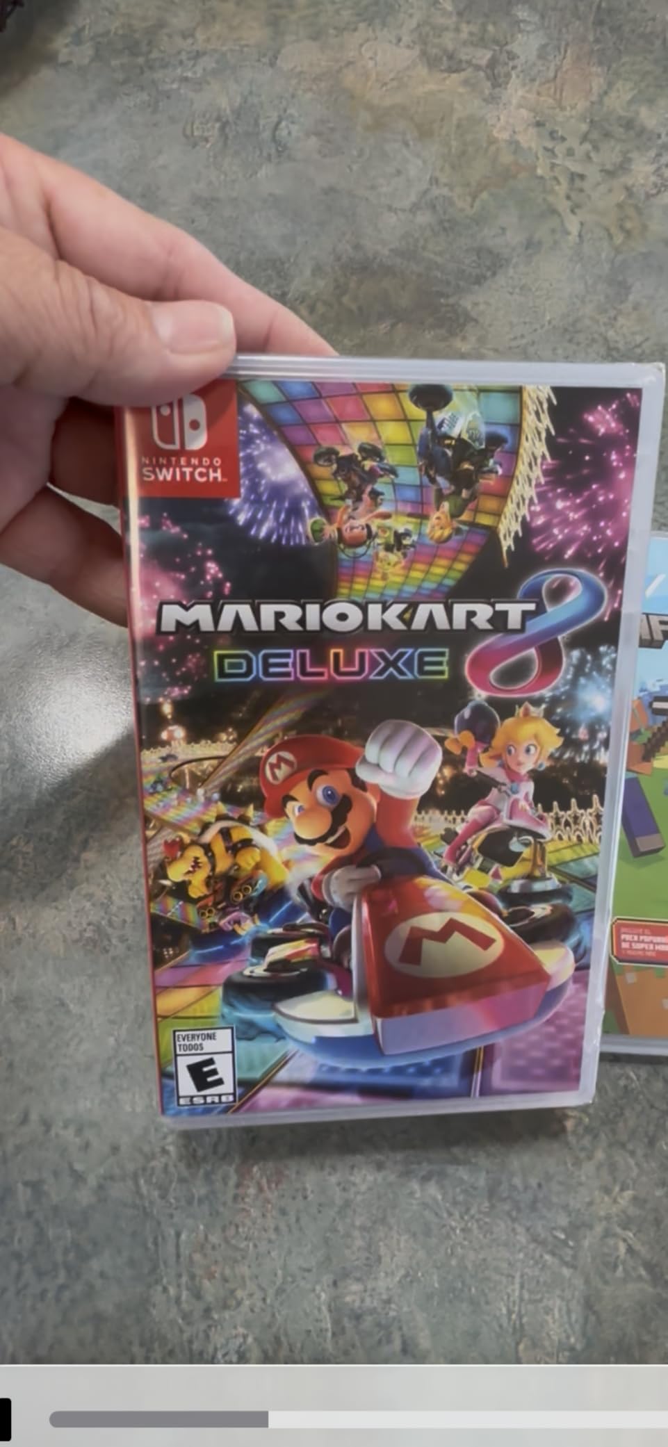 Mario Kart 8 Deluxe - US Version customer photo 1