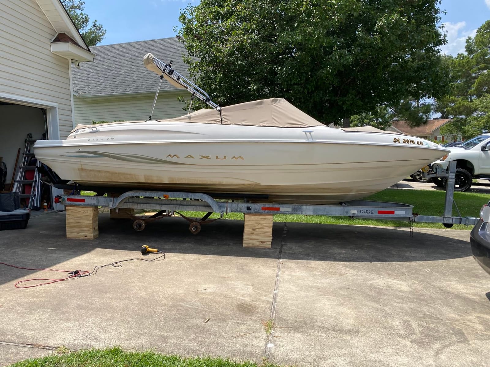 Boat Hull Cleaner for Fiberglass Boats 1 Gallon - Hard Water Stain Remover, Rust Removal Liquid, Calcium Remover, Gel Coat Cleaner, Marine Hull Cleaning Solution for Fiberglass and Waterline Stains customer photo 1