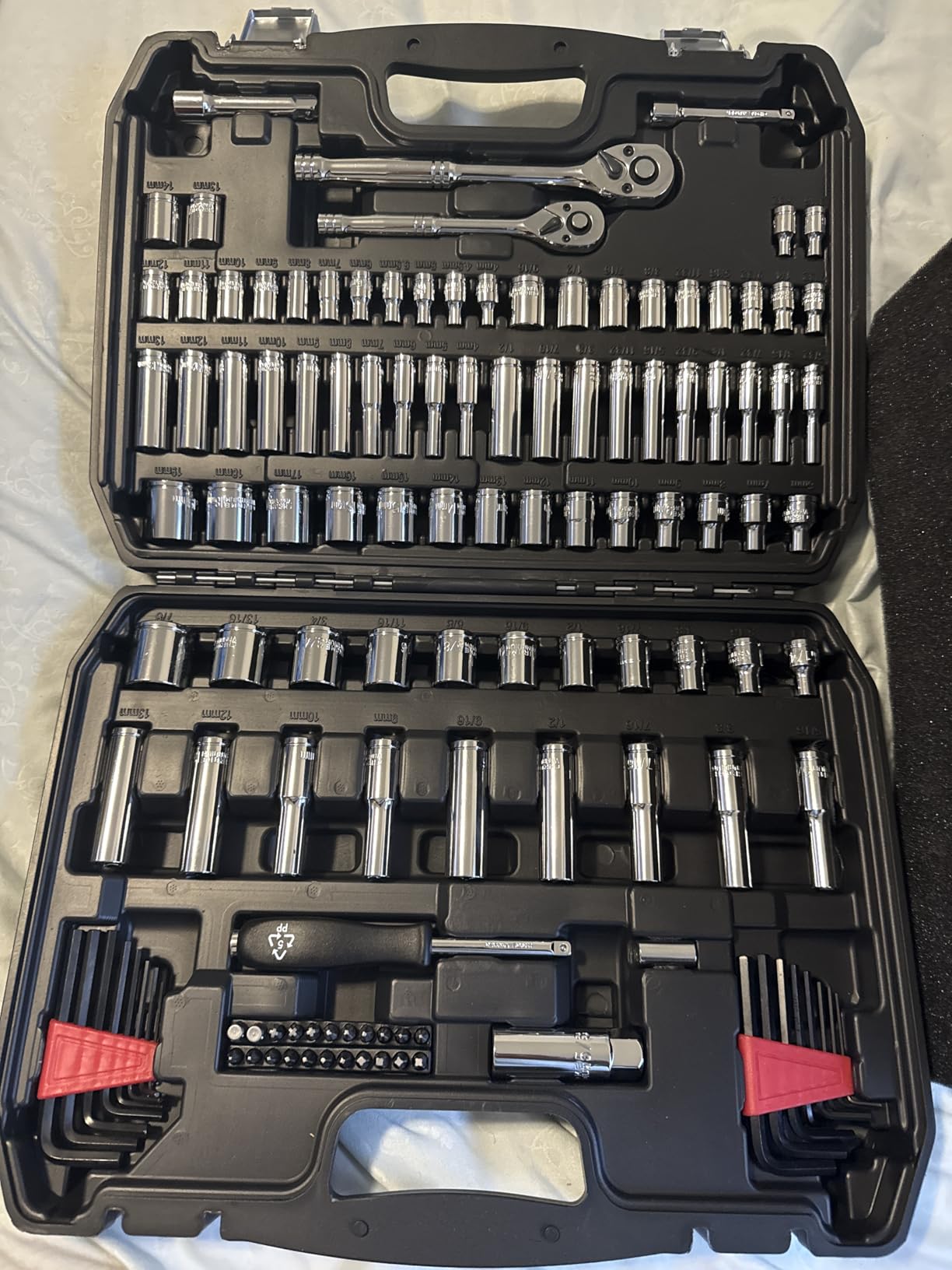 Amazon Basics Mechanic's Socket Tool Set With Case, Metric Sizes, 145-Piece customer photo 1