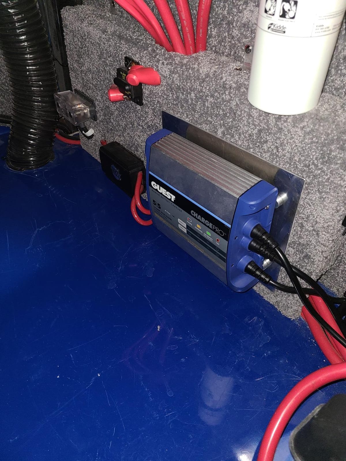 Guest ChargePro 10A 2-Bank Waterproof Onboard Battery Charger customer photo 2