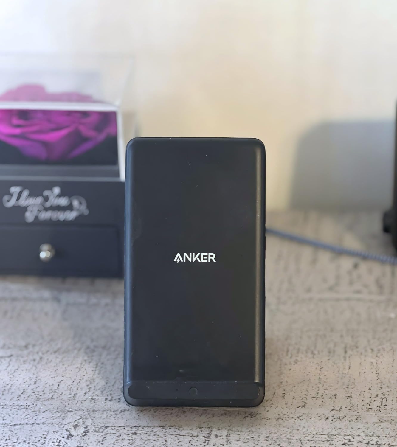 Anker 313 Qi-Certified 10W Max Wireless Charger Stand customer photo 1