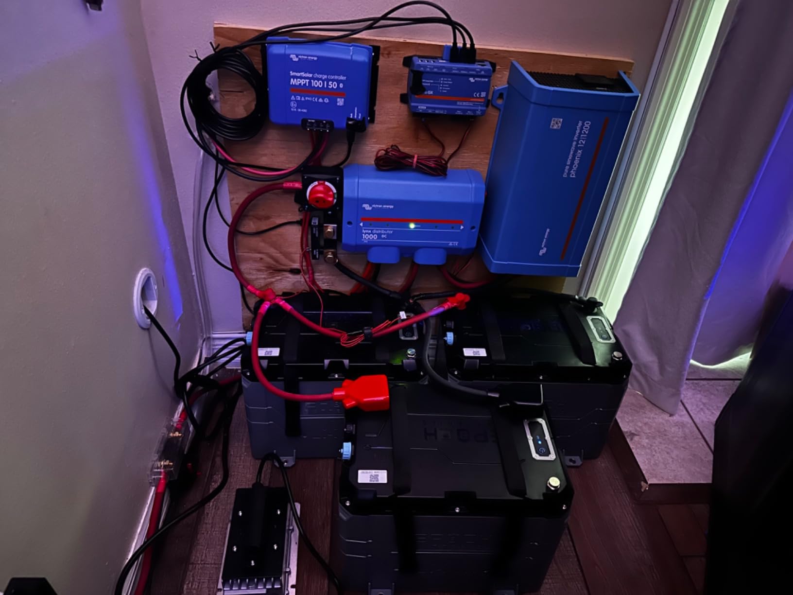 Victron Energy 1200VA 12-Volt 120V AC Pure Sine Wave Inverter- NEMA 5-15R customer photo 1
