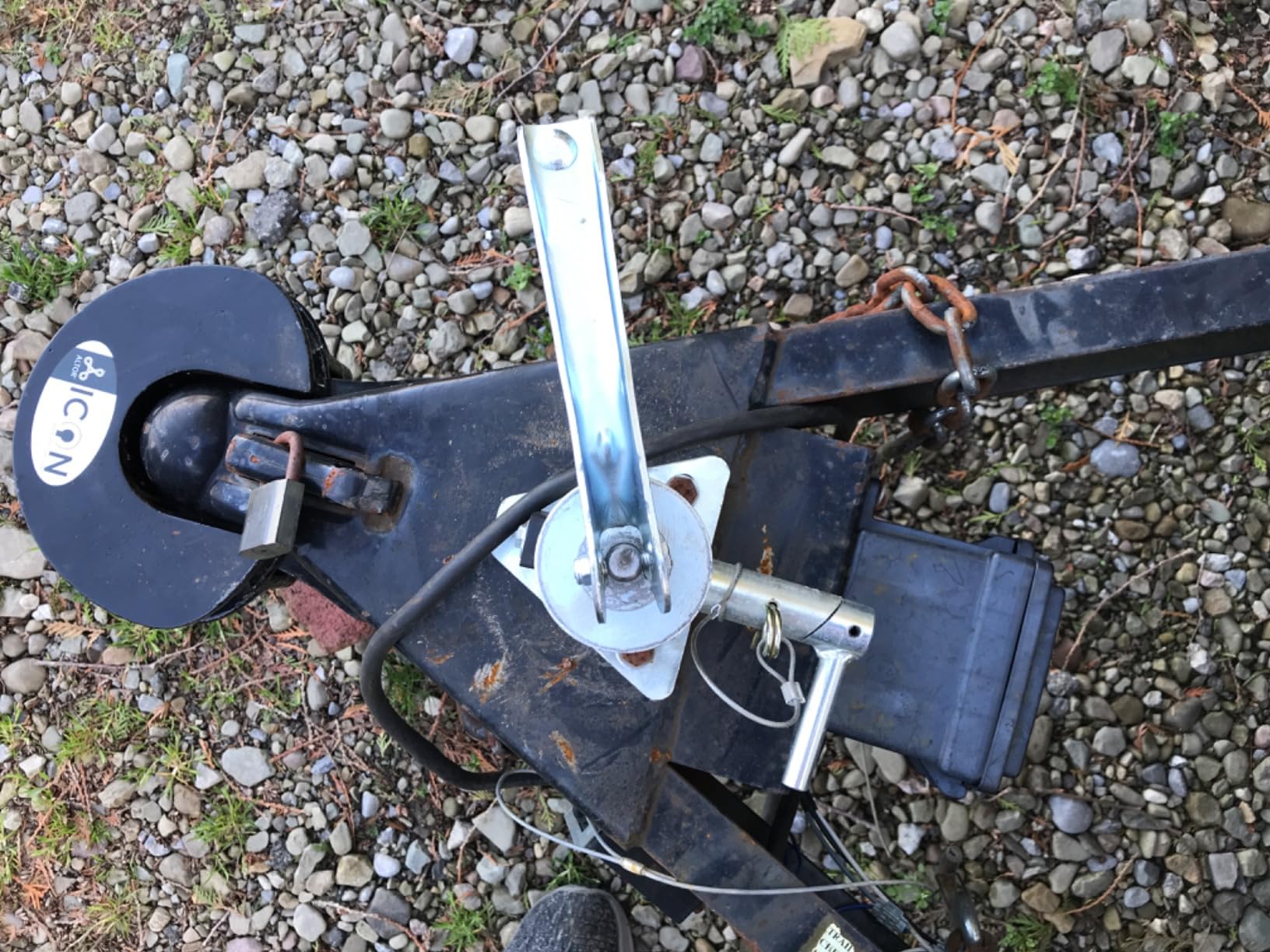 – USA-Owned – Fastest Jack on The Market – 2000lb No-Crank Tongue Jack for Boat, RV & Utility Trailers customer photo 1