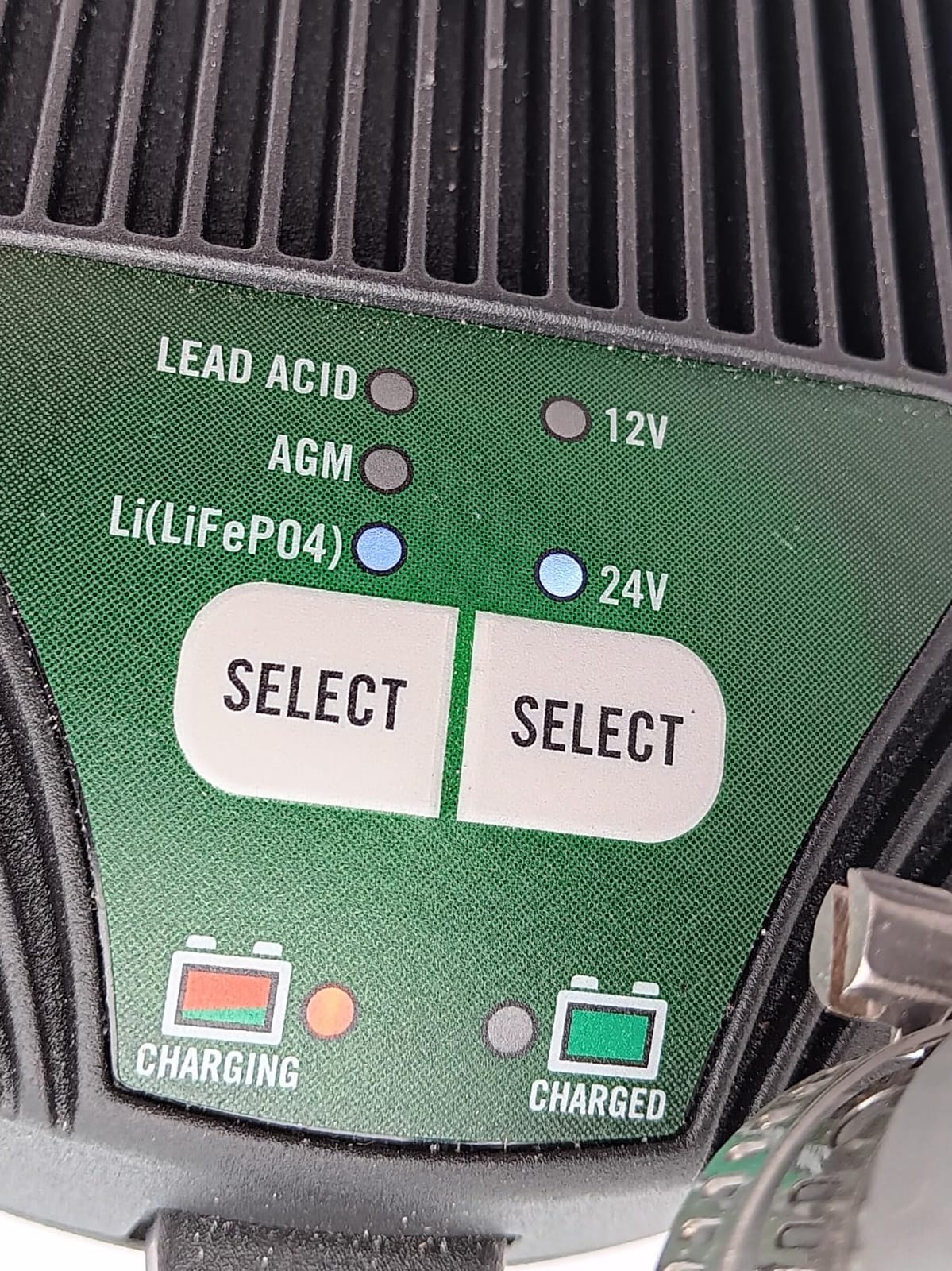 Battery Tender 5 AMP Selectable 12V / 24V Battery Charger and Maintainer - Switchable 5 AMP / 2.5 AMP Onboard Marine for Boat Watercraft - Screw Mountable Heavy Duty Weather Resistant - 022-0258-DL-WH customer photo 2