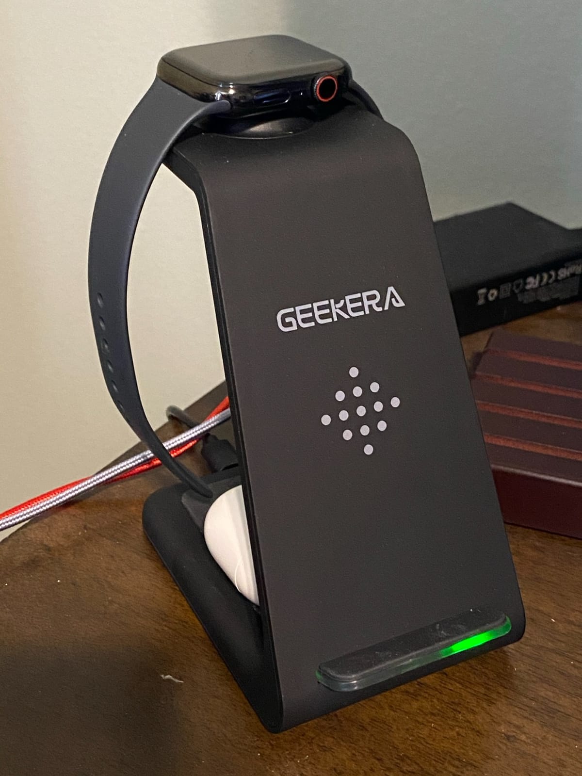 GEEKERA 3 in 1 Wireless Charging Station for Apple, Fast Wireless Charger Stand Dock for iPhone 17 16 15 14 13 12 11 Pro Max Plus XR XS X, Apple Watch Ultra/11/10/9/SE/8/7/6/5/4/3/2, AirPods Pro/4/3/2 customer photo 1