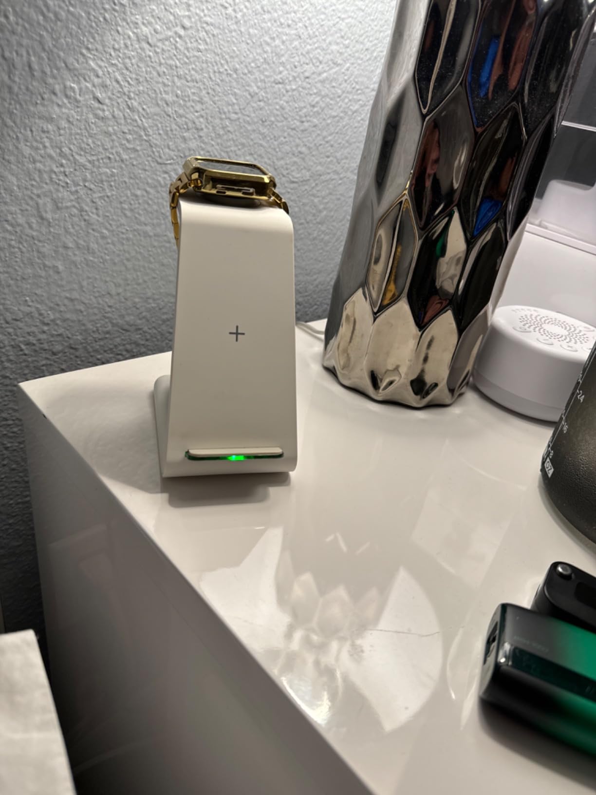 GEEKERA 3 in 1 Wireless Charging Station for Apple, Fast Wireless Charger Stand Dock for iPhone 17 16 15 14 13 12 11 Pro Max Plus XR XS X, Apple Watch Ultra/11/10/9/SE/8/7/6/5/4/3/2, AirPods Pro/4/3/2 customer photo 2