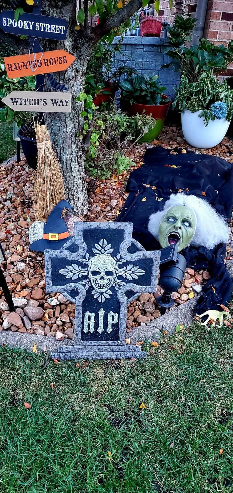 JOYIN Halloween Decorations Outdoor Light-Up Zombie Groundbreaker with bloodstain and Creepy Sound for Halloween Outside Decor Lawn Yard Patio Graveyard Decoration, Haunted House Prop customer photo 2
