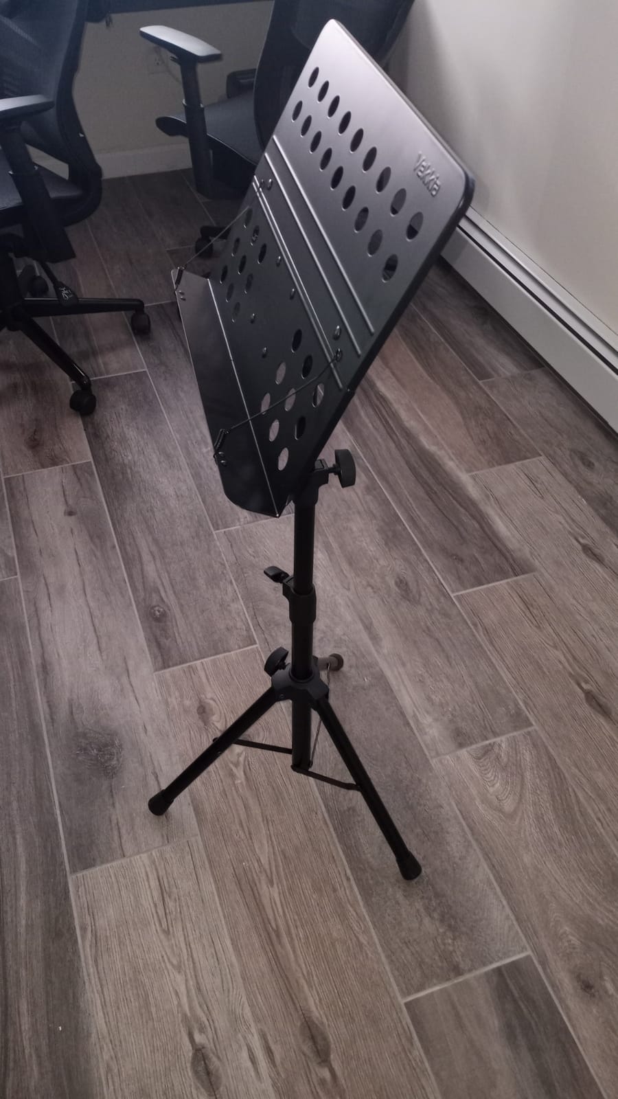 Vekkia Metal Professional Portable Perforated Sheet Music Stand customer photo 1