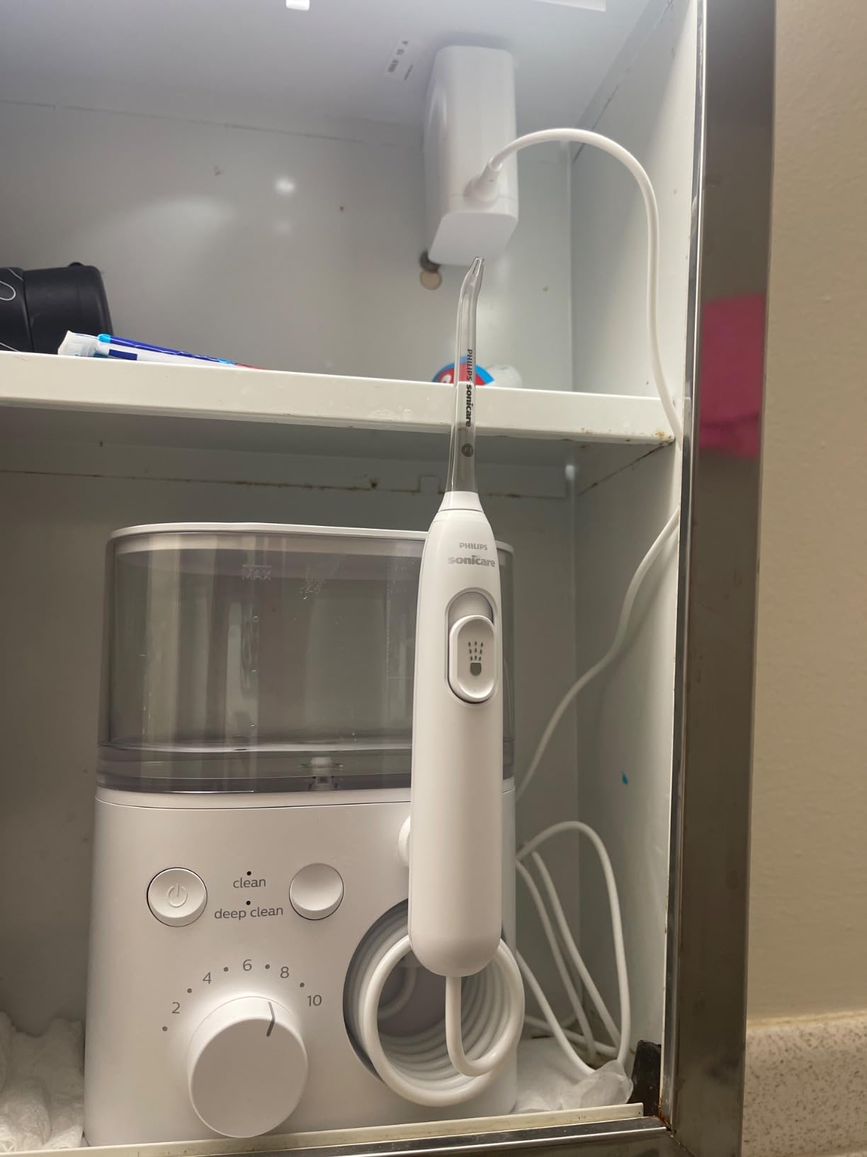 Philips Sonicare Countertop Power Flosser 5000, 2 Nozzles, White customer photo 2
