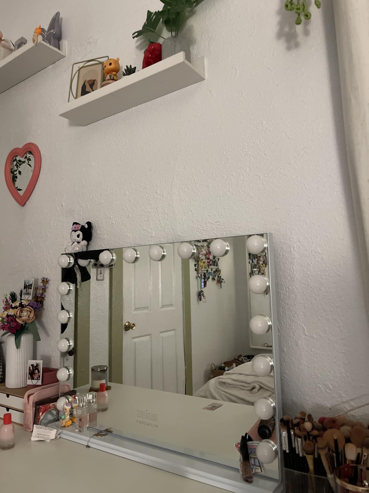 FENCHILIN Vanity Mirror with Lights Bluetooth Speaker 32