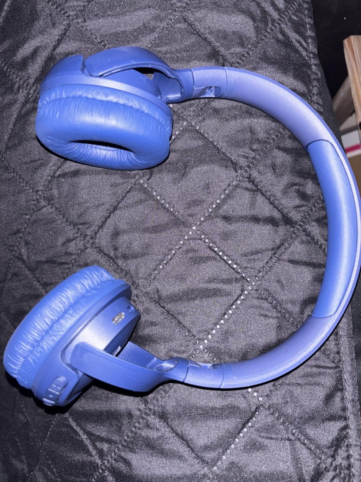 JBL Tune 510BT - Bluetooth headphones with up to 40 hours battery, microphone for call, foldable and comfortable, Android and iOs compatible (White) customer photo 1