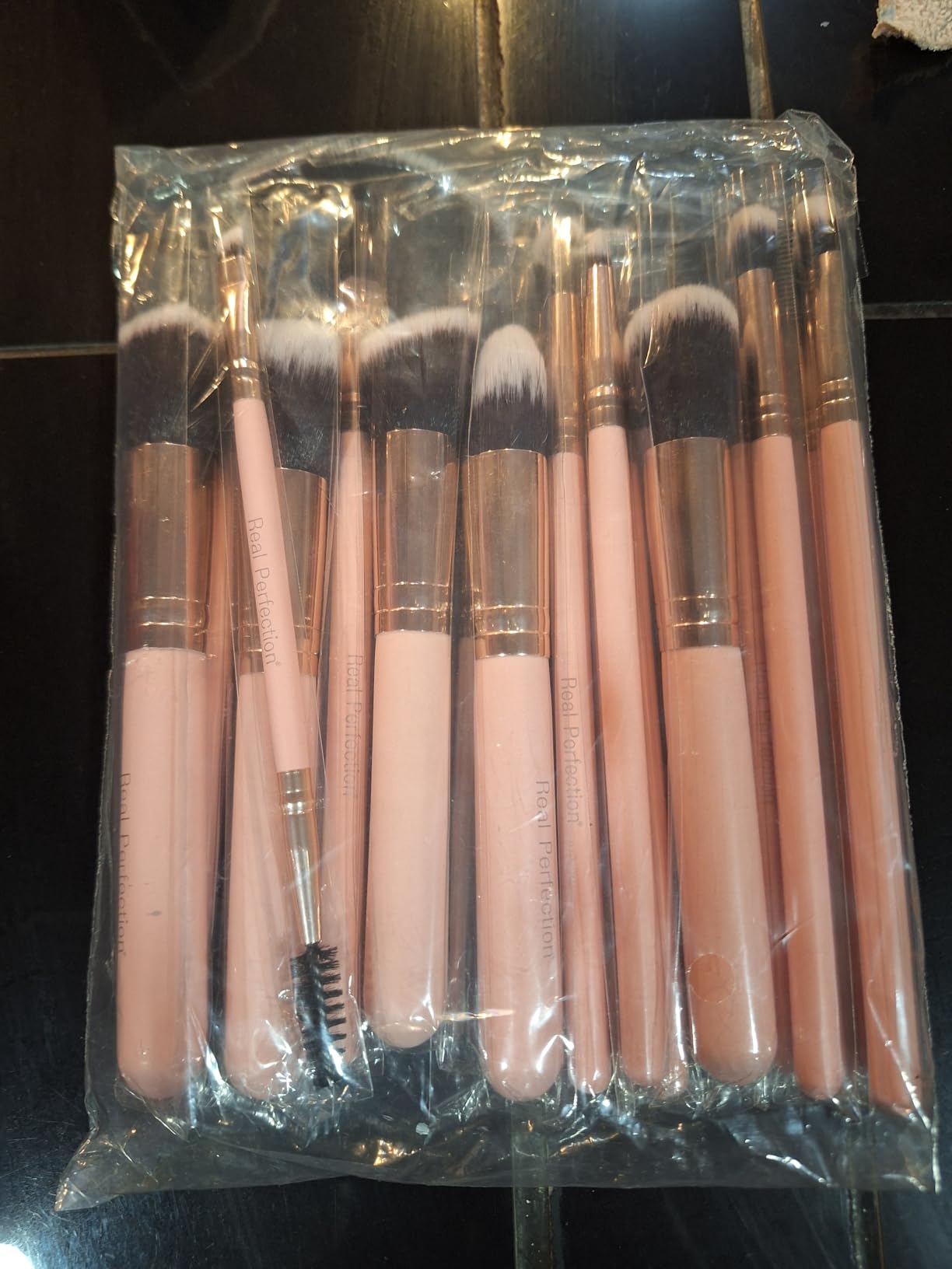 Real Perfection Makeup Brush Set 16 Pcs with 1 Eyebrow Razor Premium Synthetic Foundation Powder Concealers Eyeshadow Blush Makeup Brushes Make up Brushes Kit (Pink) customer photo 1