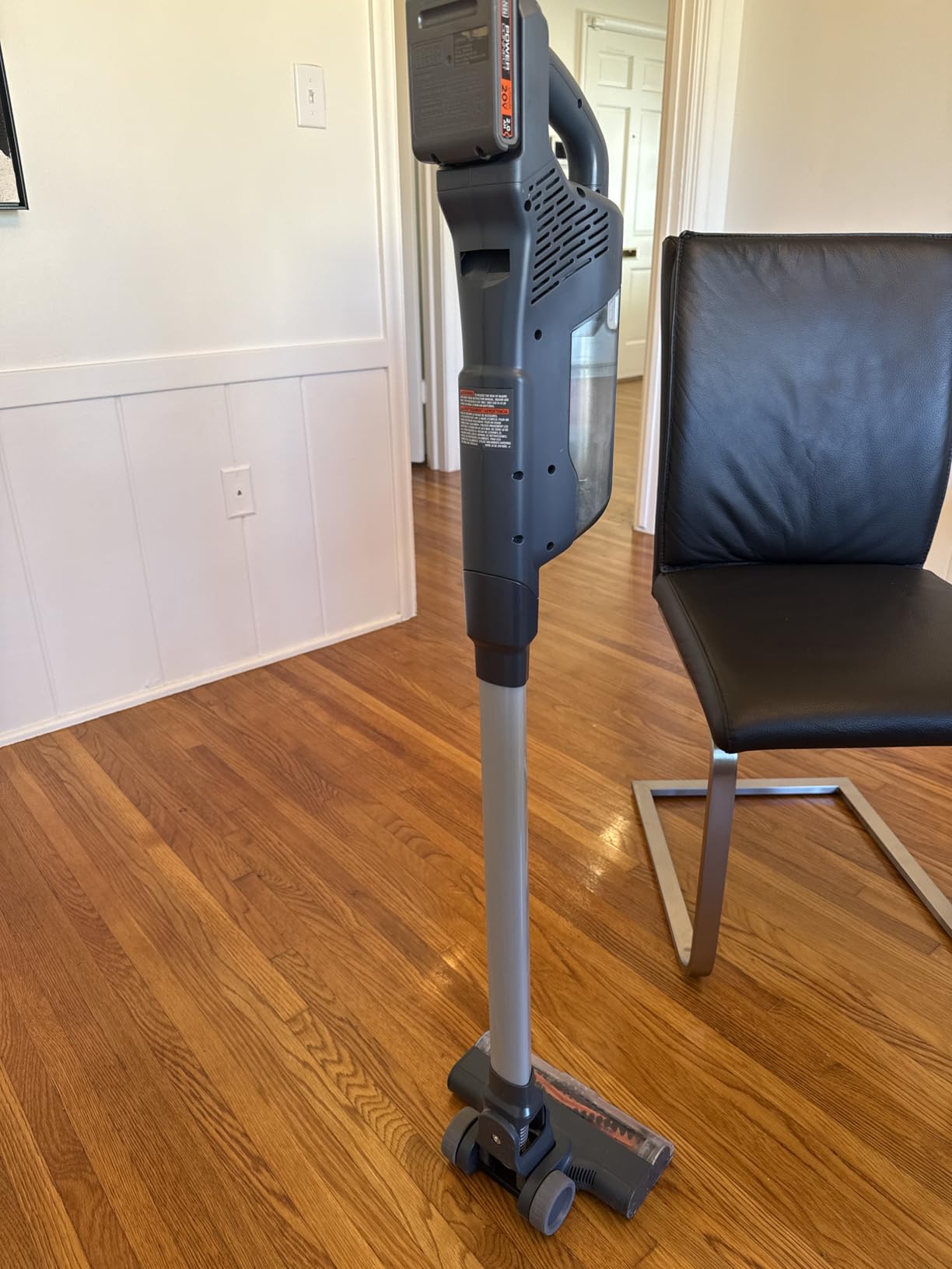 BLACK+DECKER POWERSERIES 20V MAX Cordless Stick Vacuum Cleaner, Household Vacuum Cleaners for Hardwood Floors and Carpet, LED Lights, Detachable, Anti-Tangle, Lightweight, Bagless (BHFEA18D1) customer photo 2