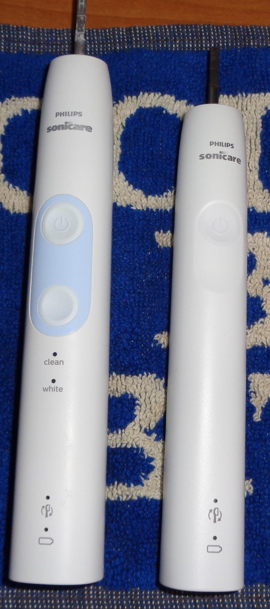Philips Sonicare 4100 Rechargeable Electric Toothbrush, 1 Brush Head, White customer photo 2