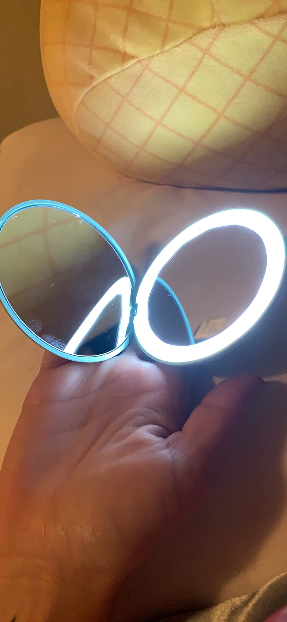 WOBSION LED Compact Mirror with 10X Magnification customer photo 2