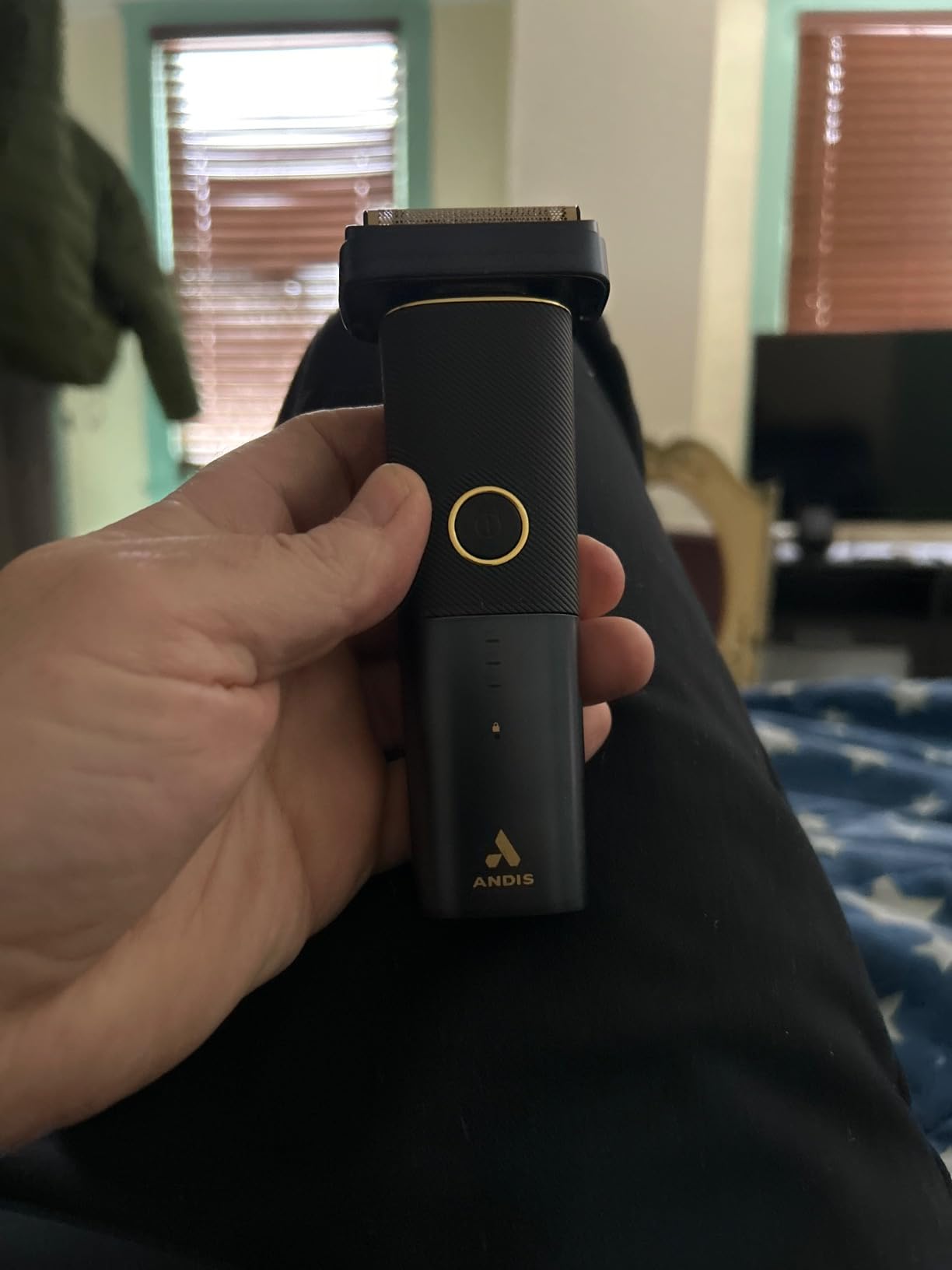 Andis 17300 reSURGE Electric Lithium Titanium Precision Foil Wet/Dry Rechargeable Shaver, Black customer photo 1