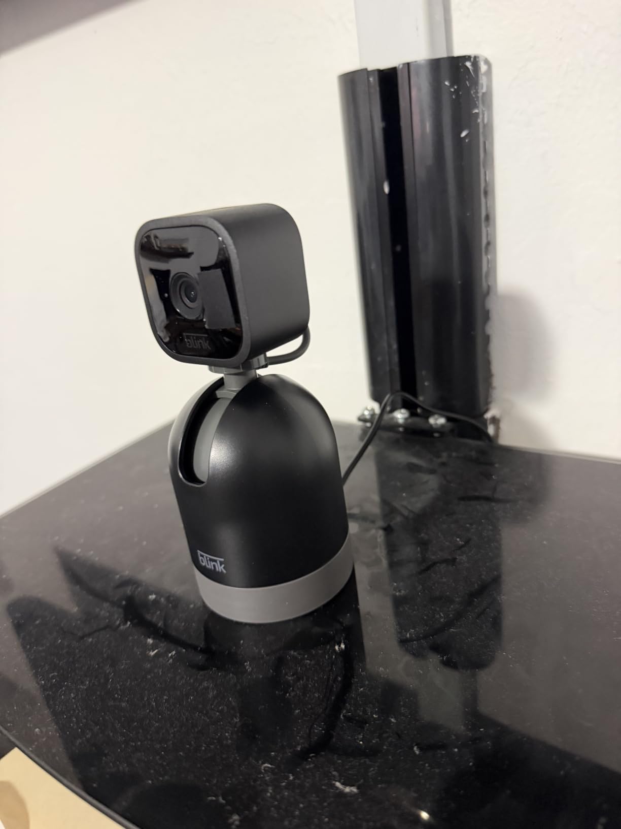 Blink Mini Pan-Tilt Camera (newest model), Rotating indoor plug-in smart security camera, two-way audio, HD video, motion detection, Works with Alexa (Black) customer photo 2