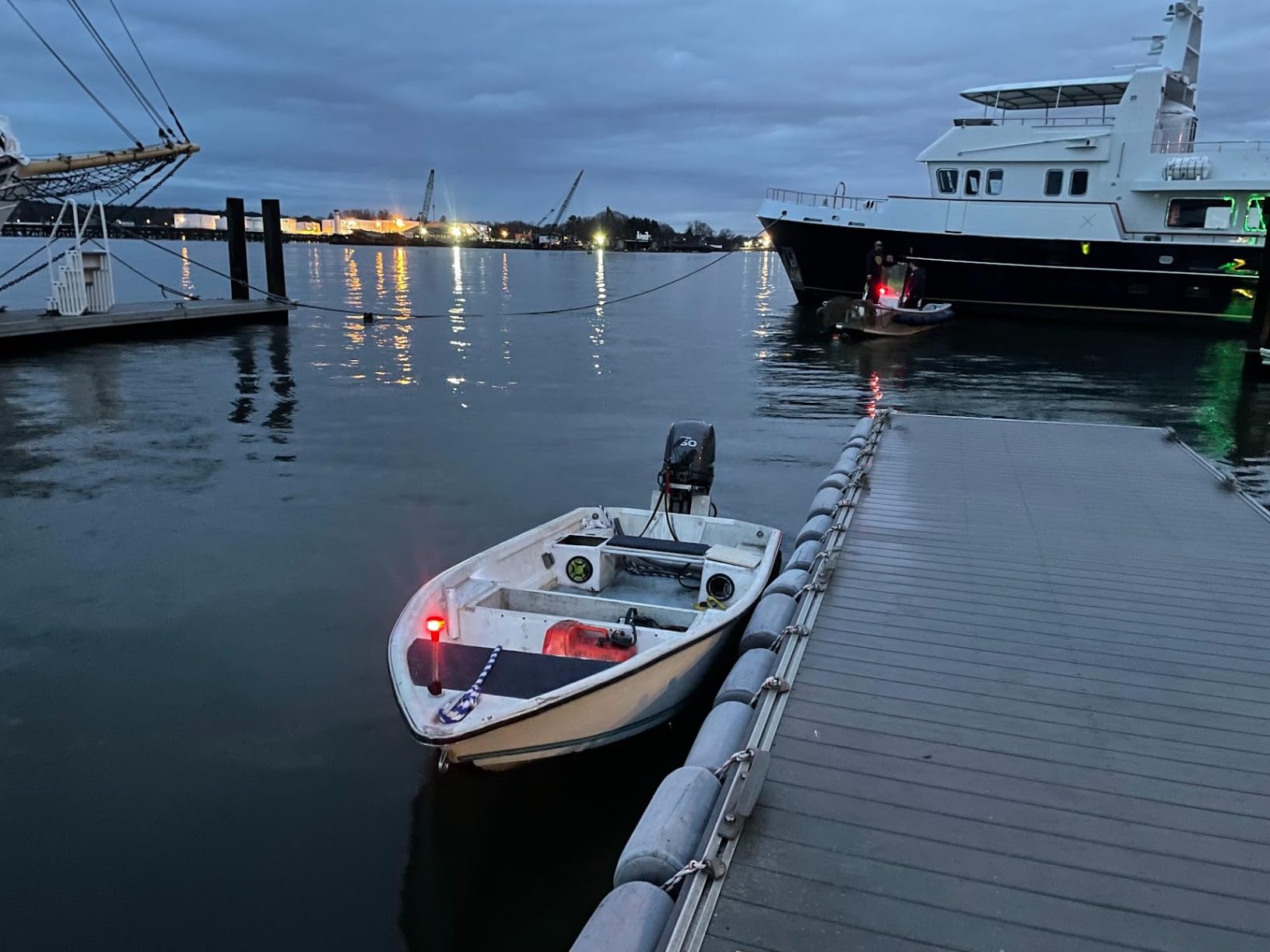 Bow Light LED Boat Navigation Lights Red and Green Bi-Color Lighting Pole Removable Plug in Base 12 Inches customer photo 1
